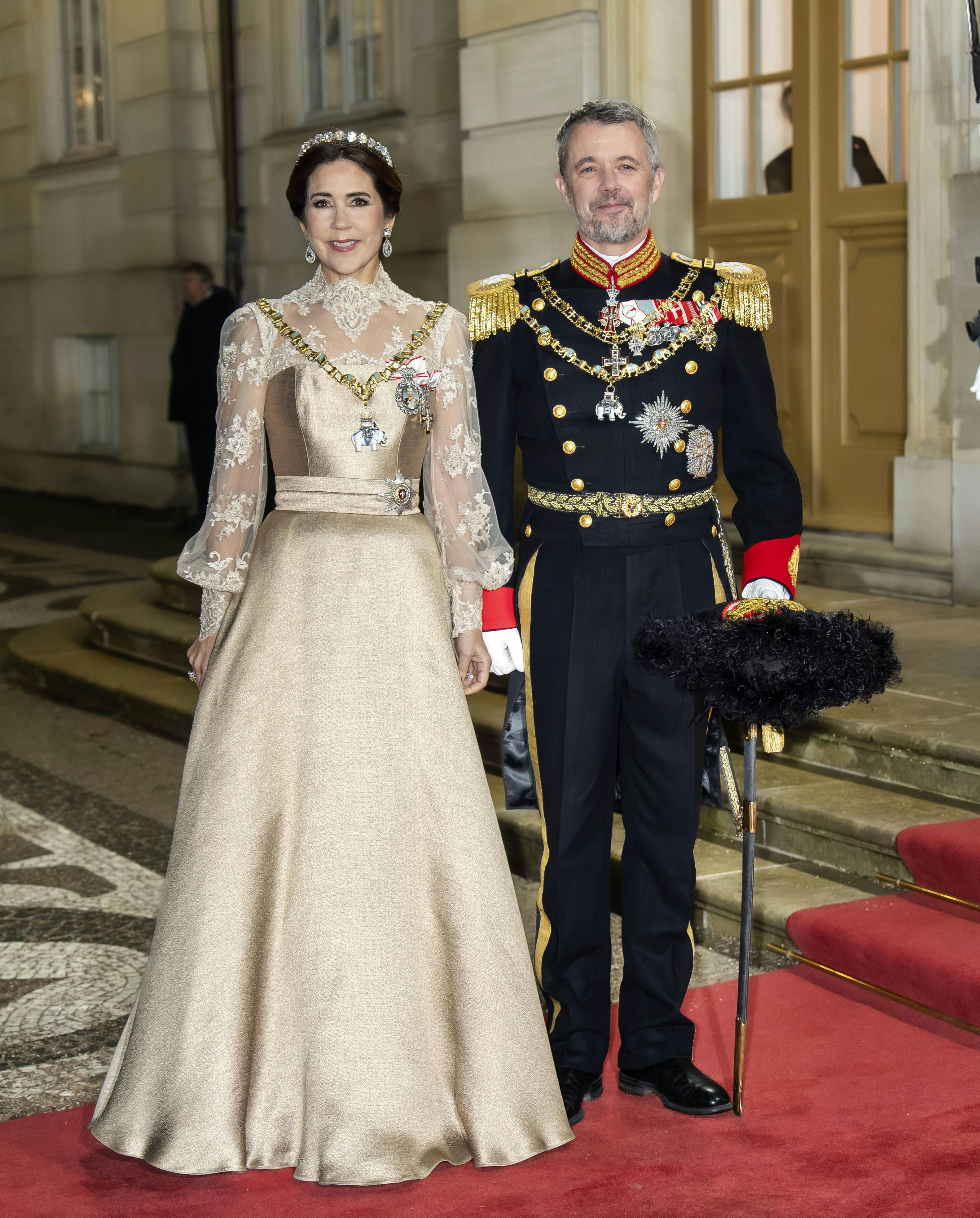 Dronning Mary og kong Frederik ved årets nytårstaffel. 