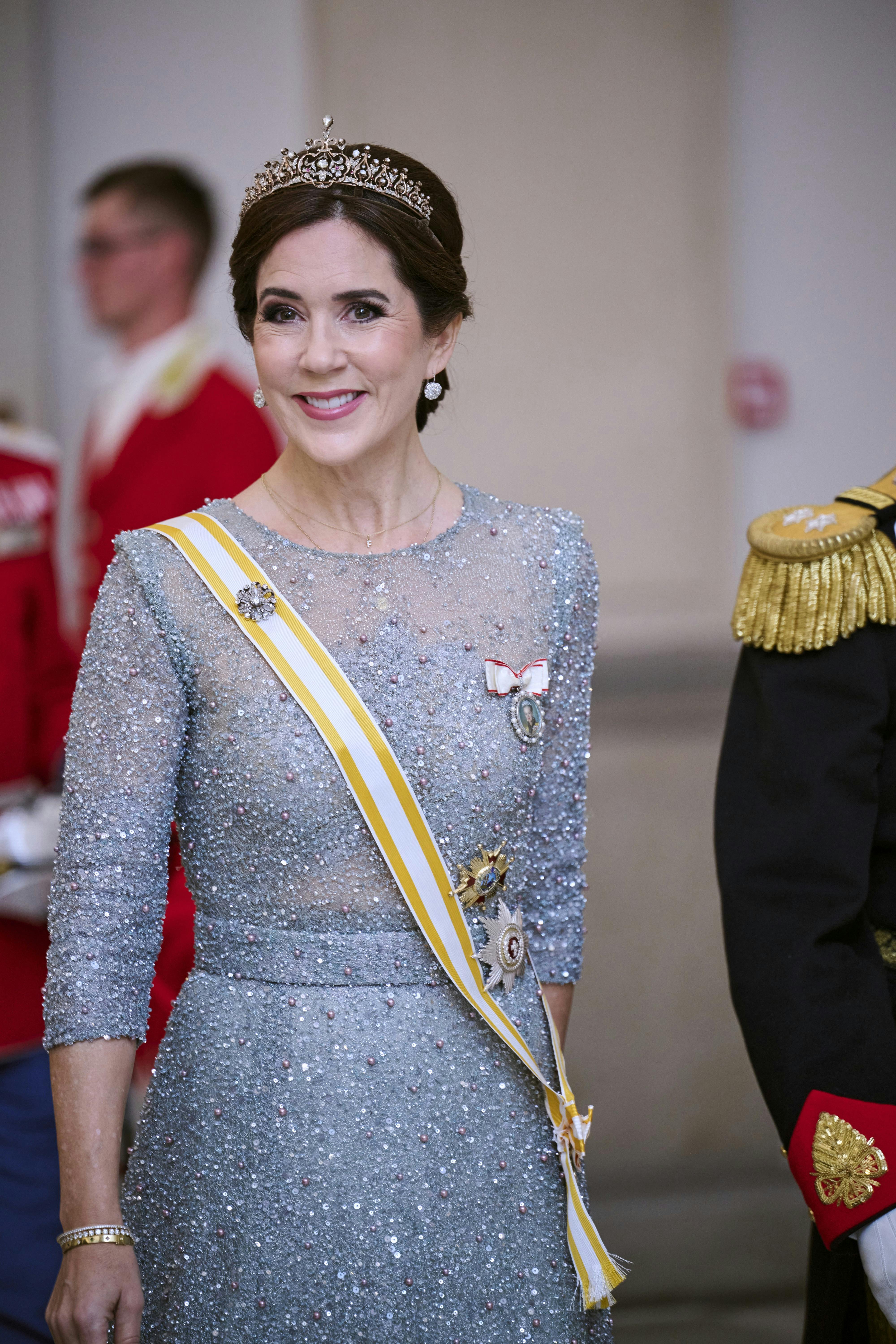 Dronning Mary bar blandt andet diademet til gallataffel i forbindelse med det spanske kongepars statsbesøg.