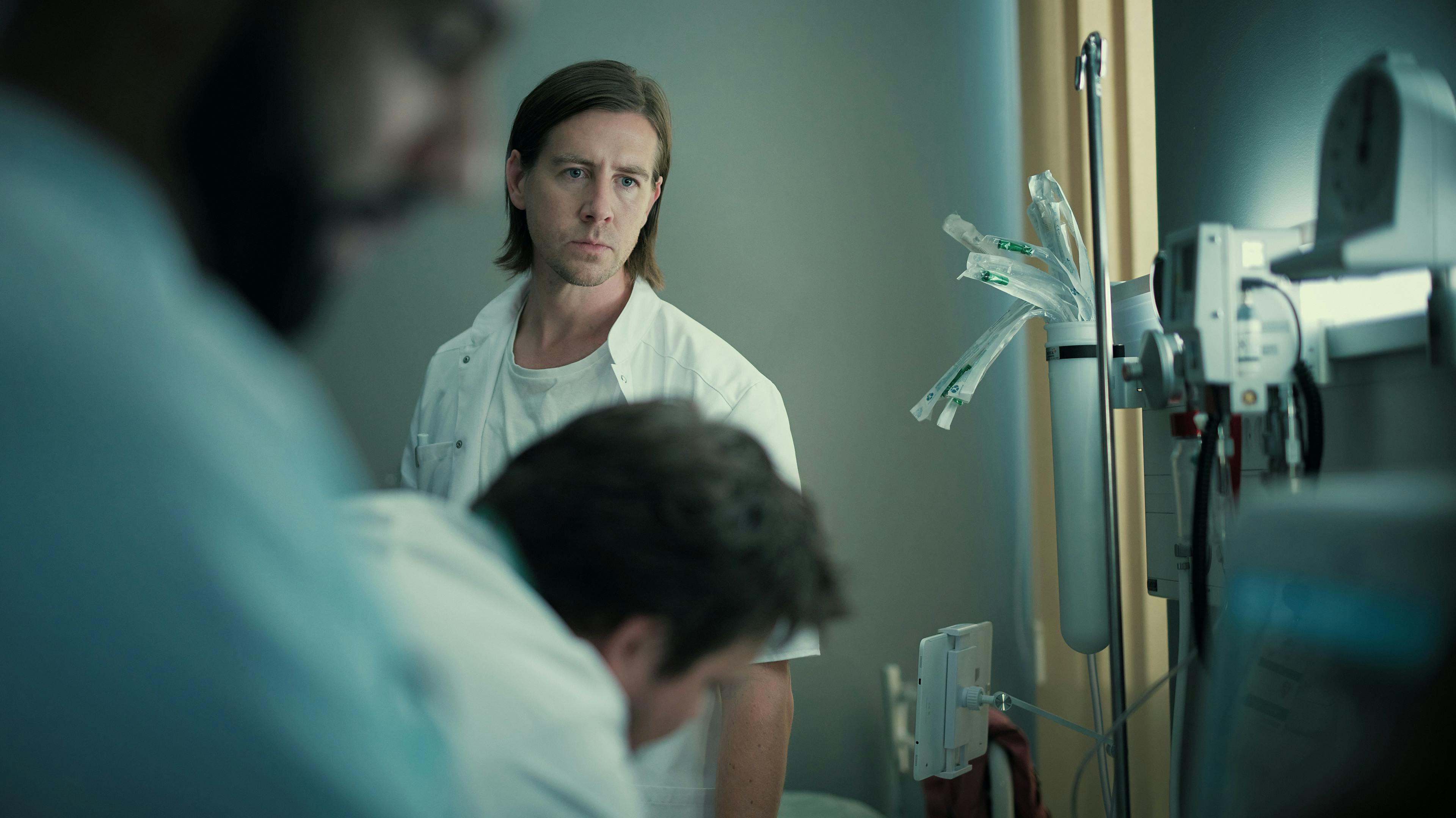 Pål Sverre Hagen spiller børnelæge i "Dag & Nat".