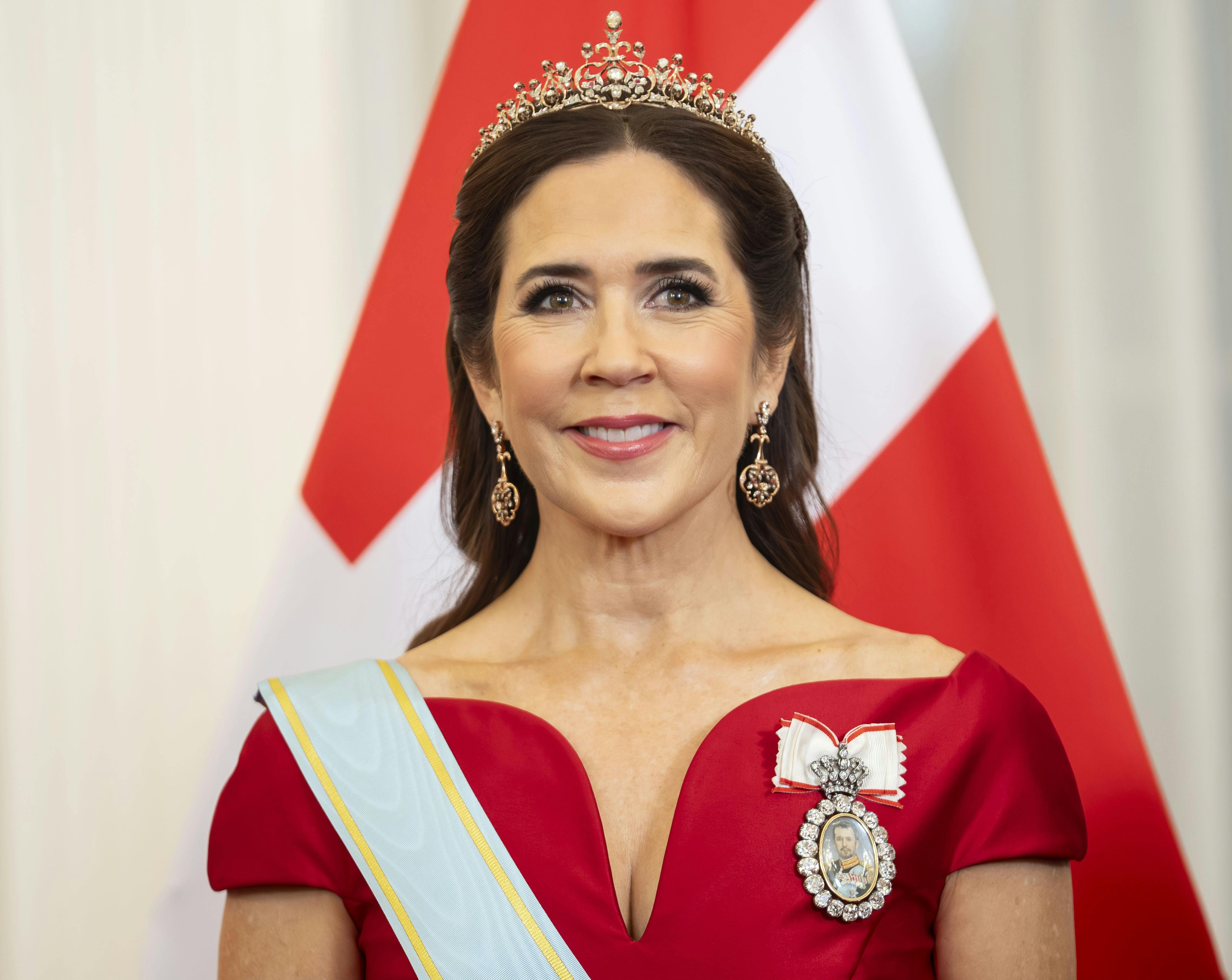 Som altid var BILLED-BLADET med, da kongeparret var på statsbesøg i Letland i oktober 2025. Her ses dronning Mary til statsmiddag på slottet i Riga. 