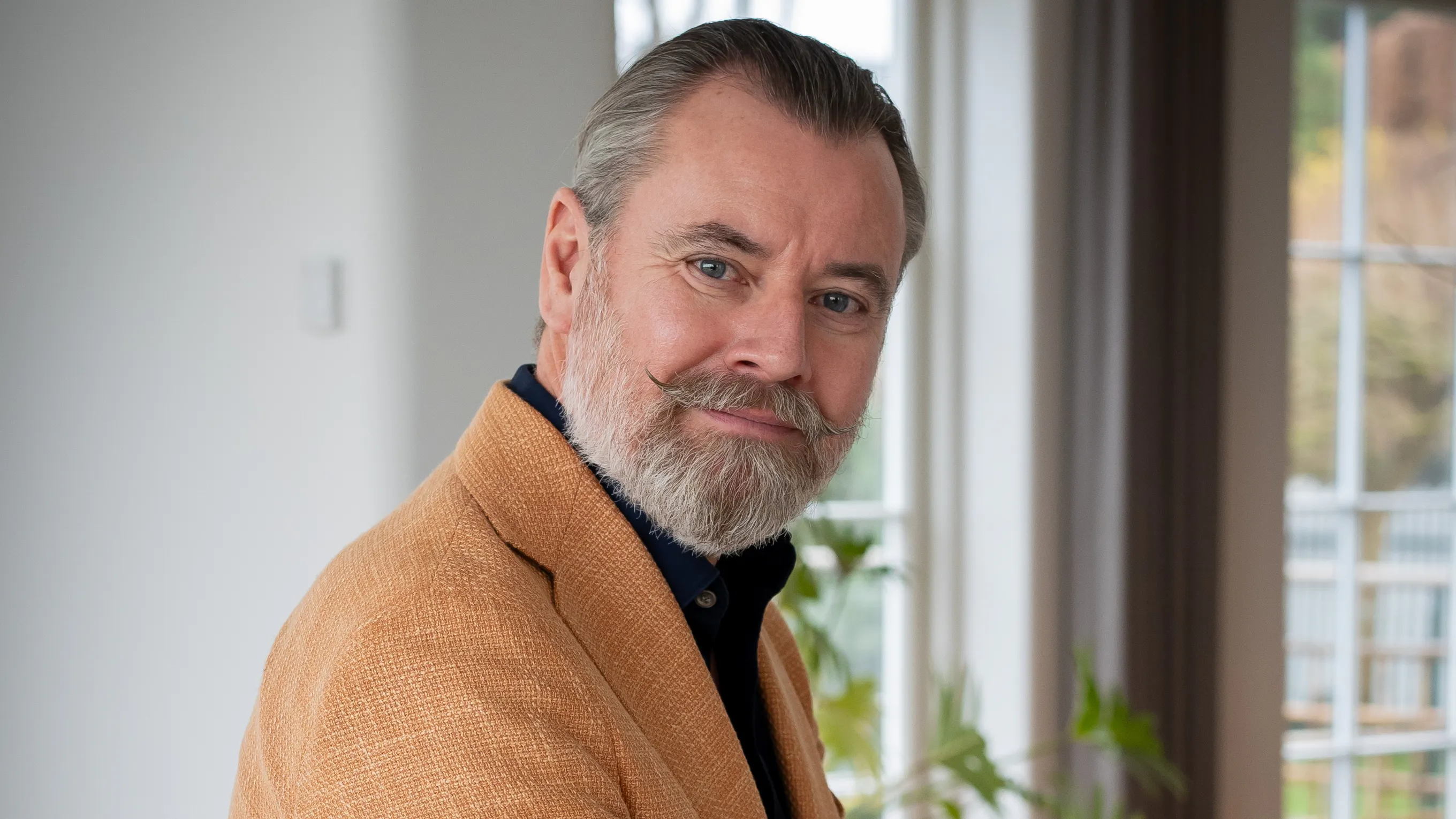 Lars Elbæk havde ondt i maven over det: Da han fik svaret, tog han en ...