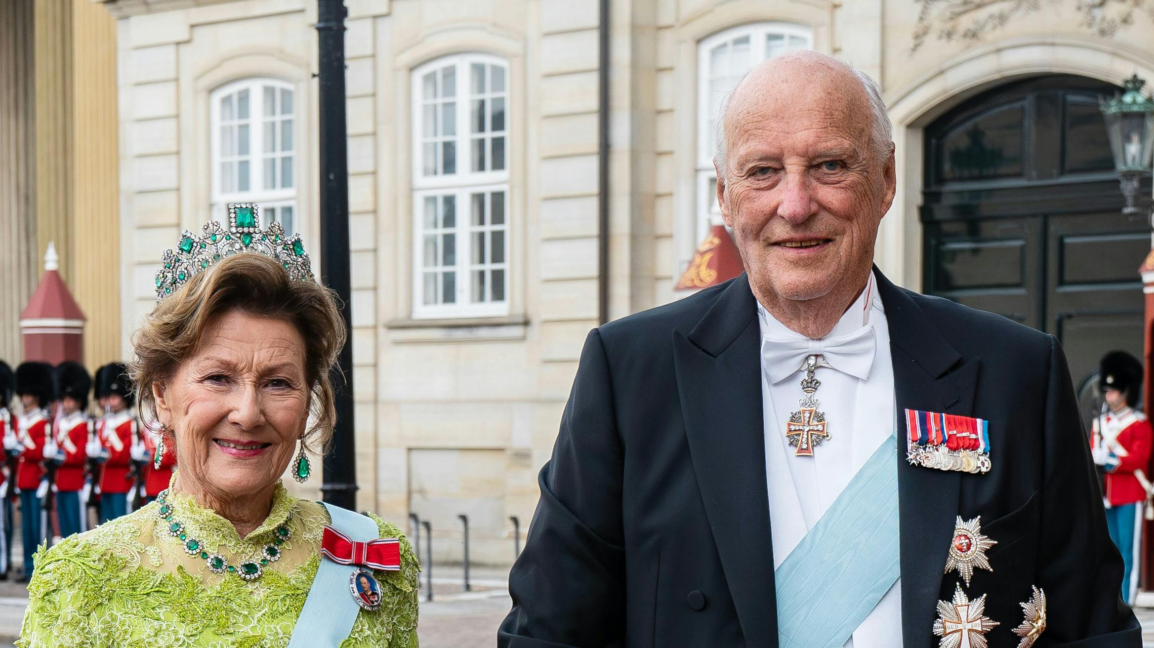 Dronning Sonja og kong Harald rejser i næste måned til udlandet.
