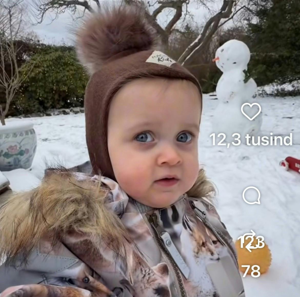Tvilling Emma i sneen.