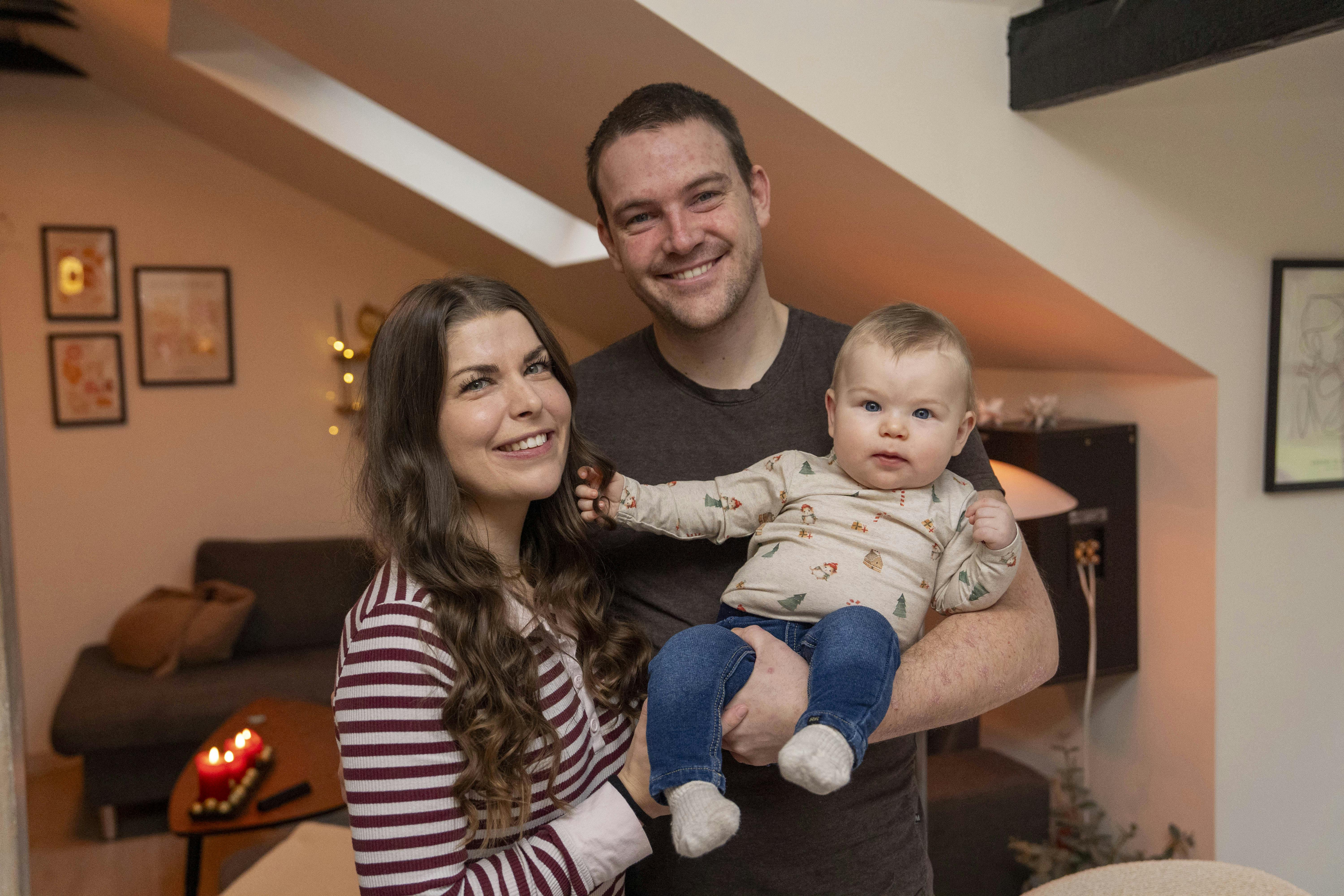 Emilie og Anders mødte hinanden i "Kærlighed hvor kragerne vender". I dag er de forældre til lille Oscar på syv måneder. 