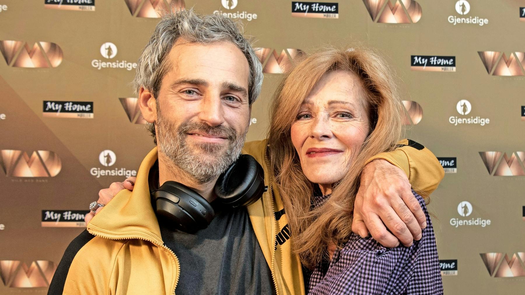 Oliver Bjerrehuus med sin mor, Suzanne Bjerrehuus, i 2019.