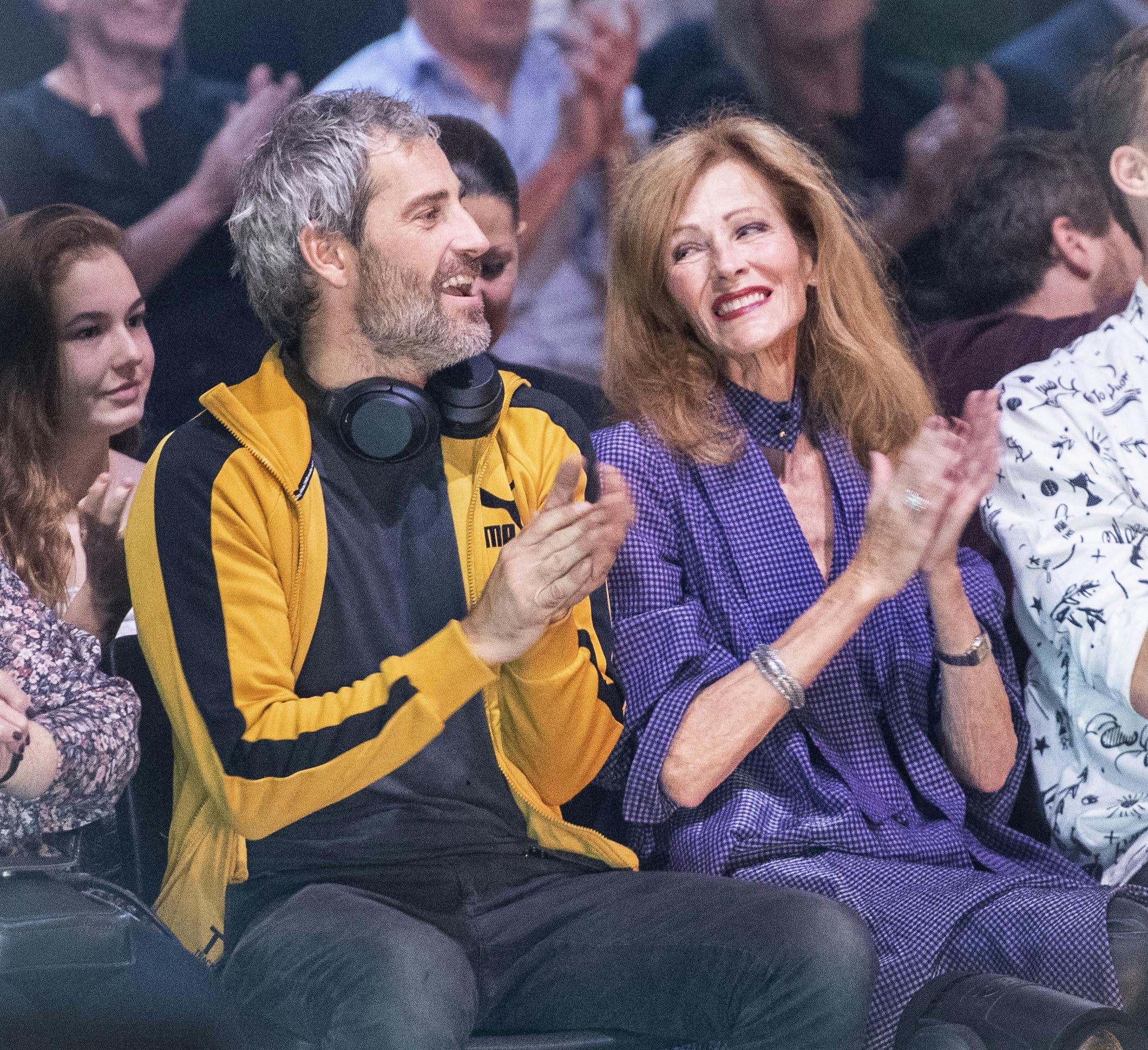 Suzanne og Oliver Bjerrehus hepper i Vild med dans-studiet.