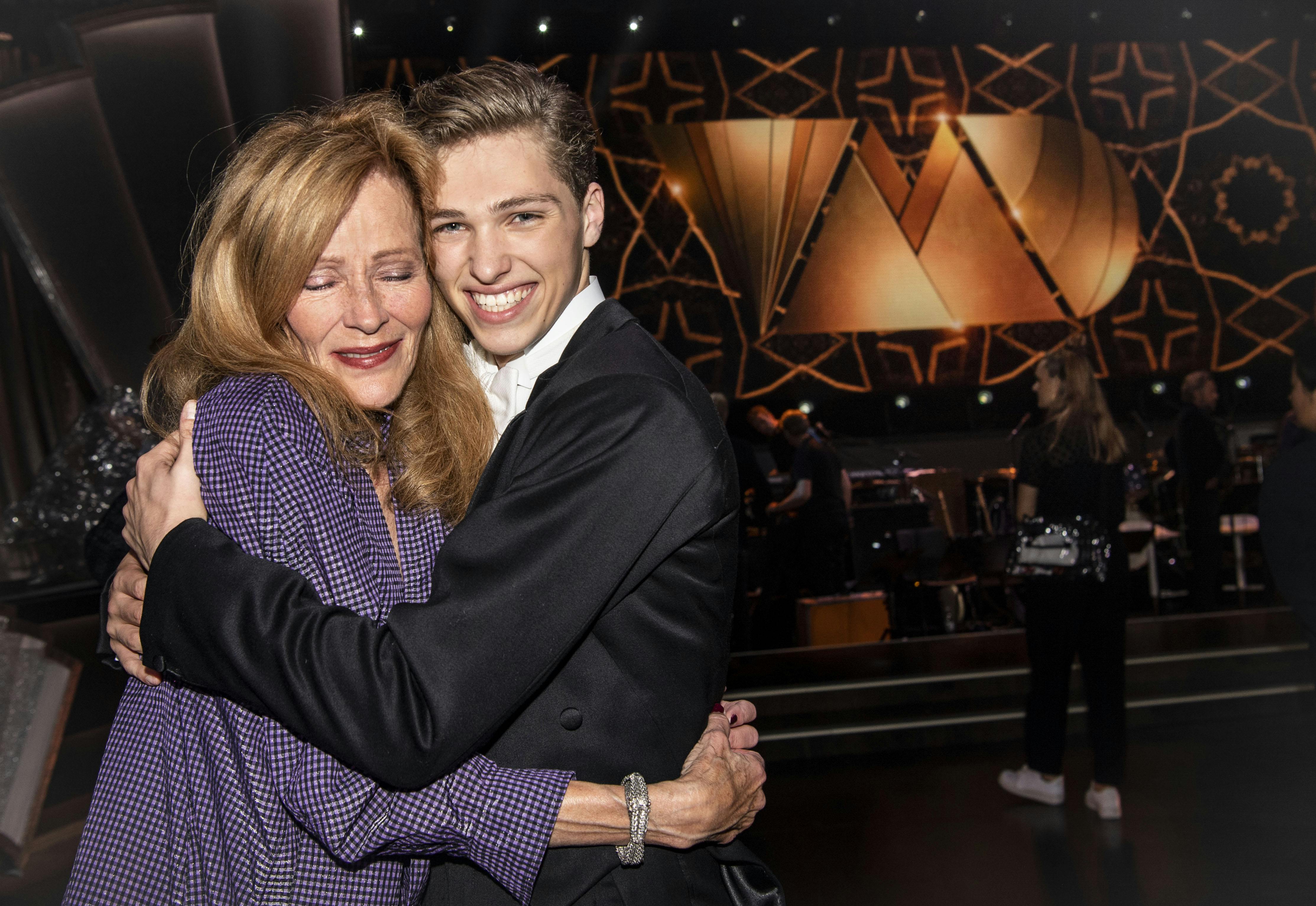 Oscar Bjerrehuus med sin elskede farmor.
