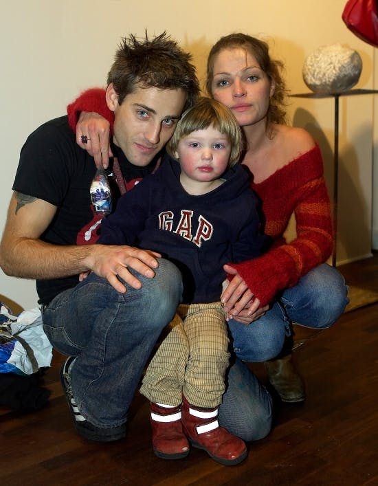 Oliver Bjerrehuus og Anna von Lindholm med lille Oscar i 2003.