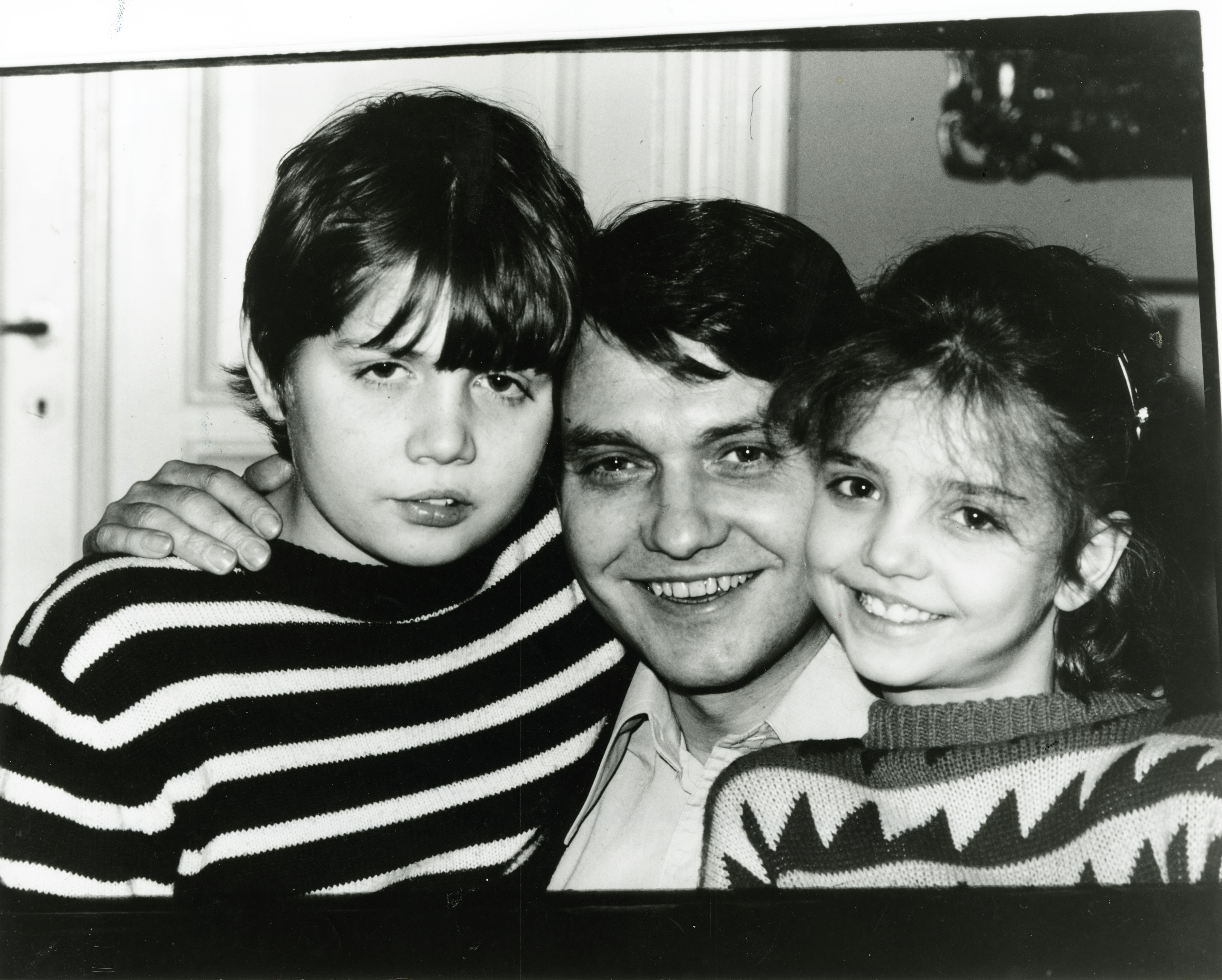 Nicolas Bro med sin far Christoffer Bro og søster Laura Bro.