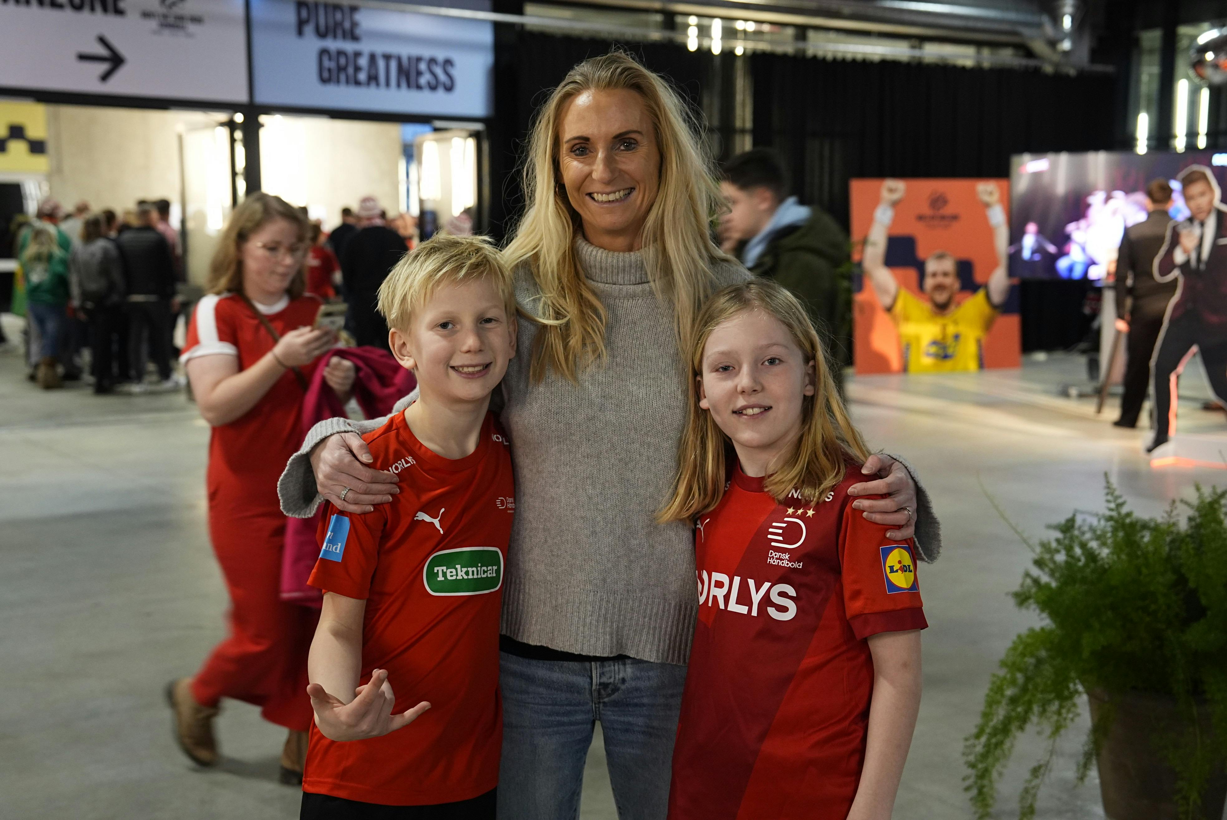 Mette Melgaard med drengene Alexander (tv) og Norr