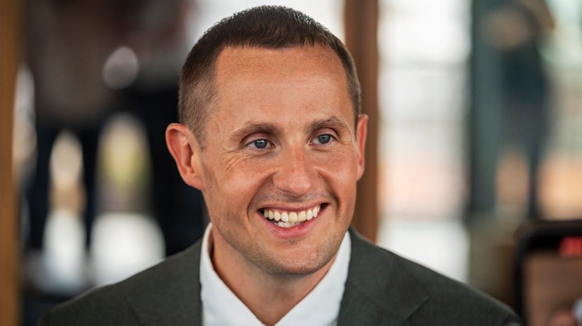 Benjamin Hav ser op til Peter og June Belli.