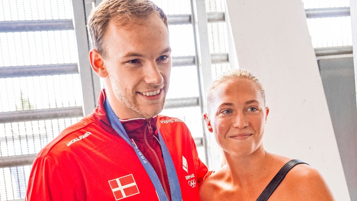 Mathias Gidsel giver sin kæreste Katrine ret