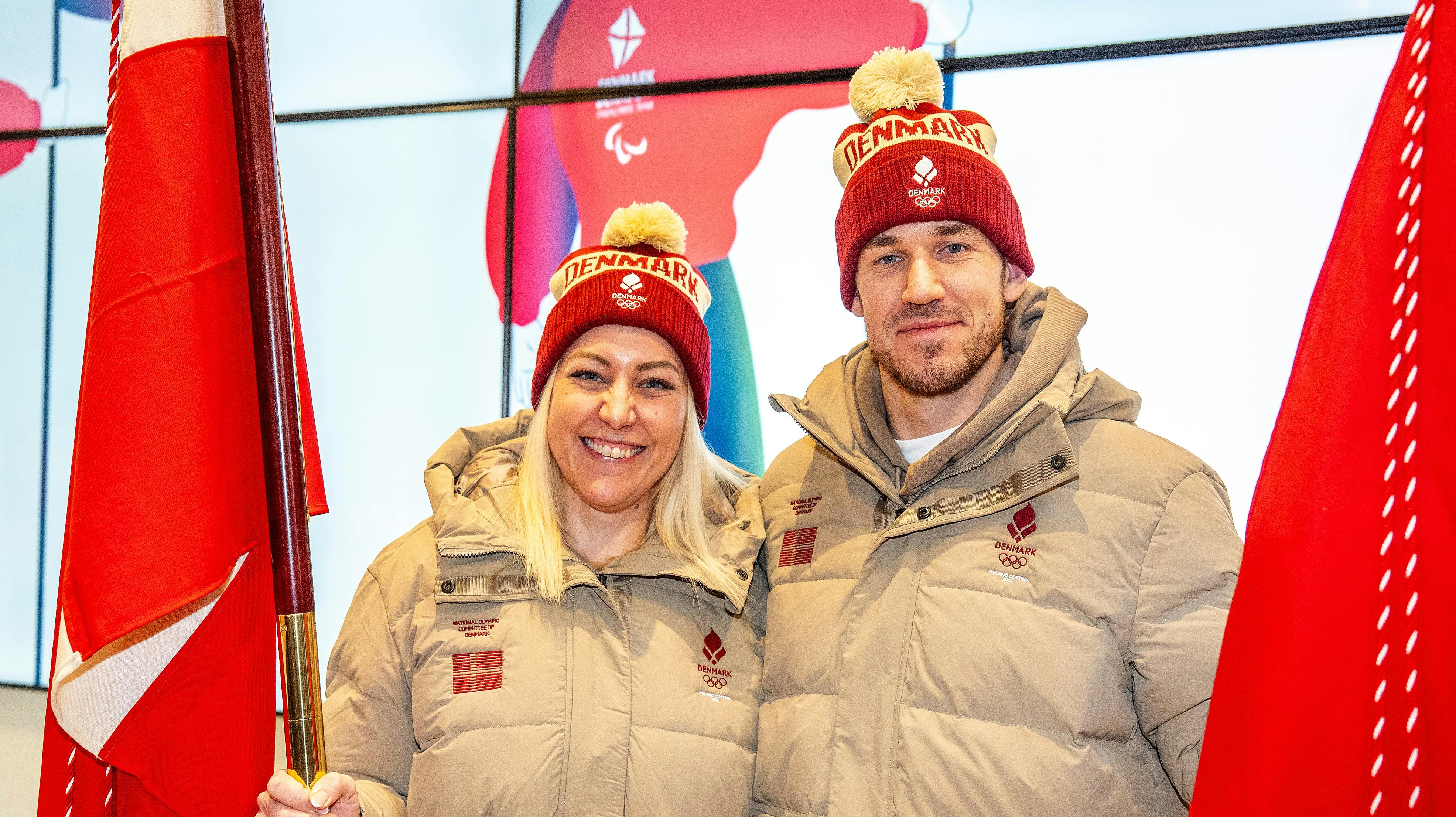Curlingspiller Denise Dupont og ishockeykaptajn Jesper Jensen Aabo er blevet udvalgt som fanebærere ved vinter-OL for Danmark. De er to af de 39 atleter, der skal med til legene.