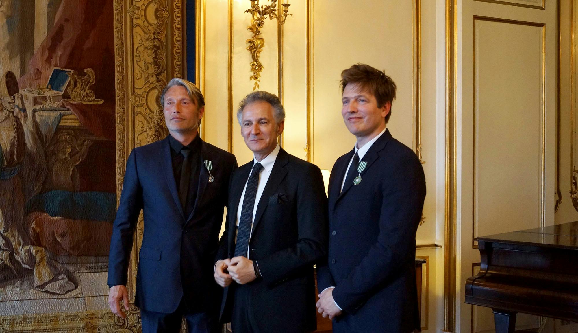 I 2016 blevMads Mikkelsen og Thomas Vinterberg blevet slået til Riddere af den franske Ordre des Arts et Lettres af François Zimeray.