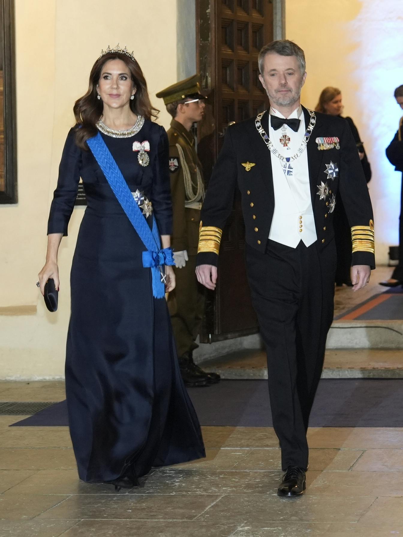 Dronning Mary så forrygende ud i den midnatsblå kjole.