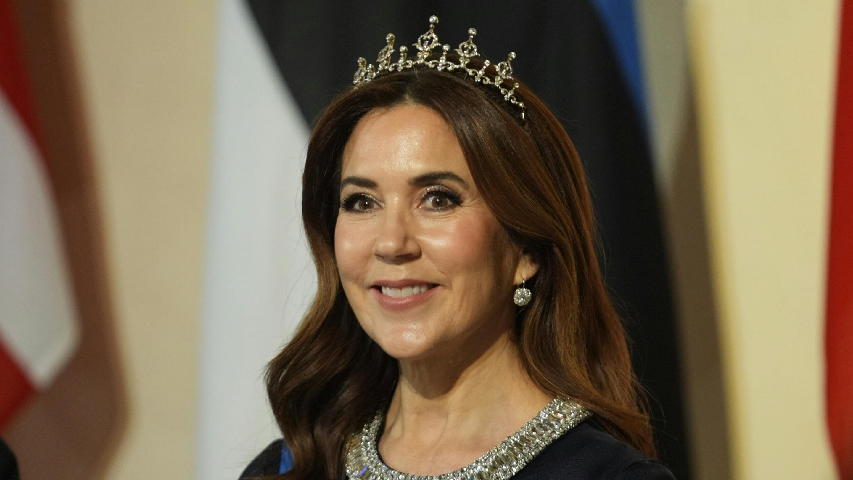 Dronning Mary til statsbanket i forbindelse med statsbesøget i Estland. 