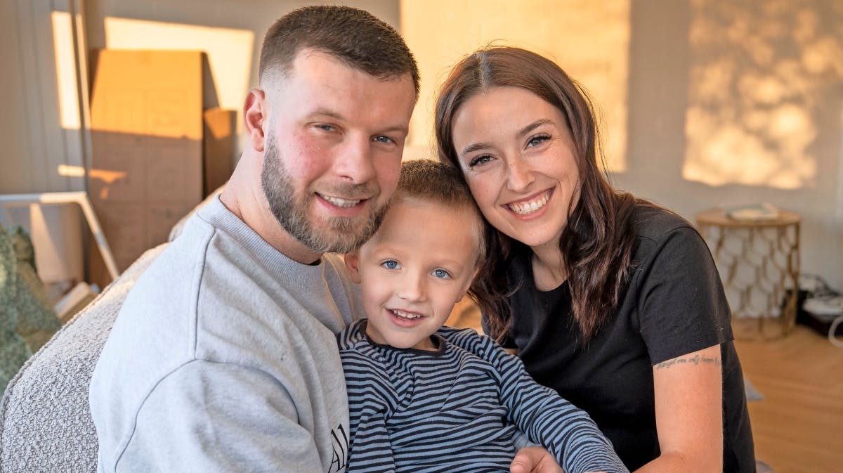 Daniel og Maria med sønnen Louie, som man kan følge i "Årgang 20".
