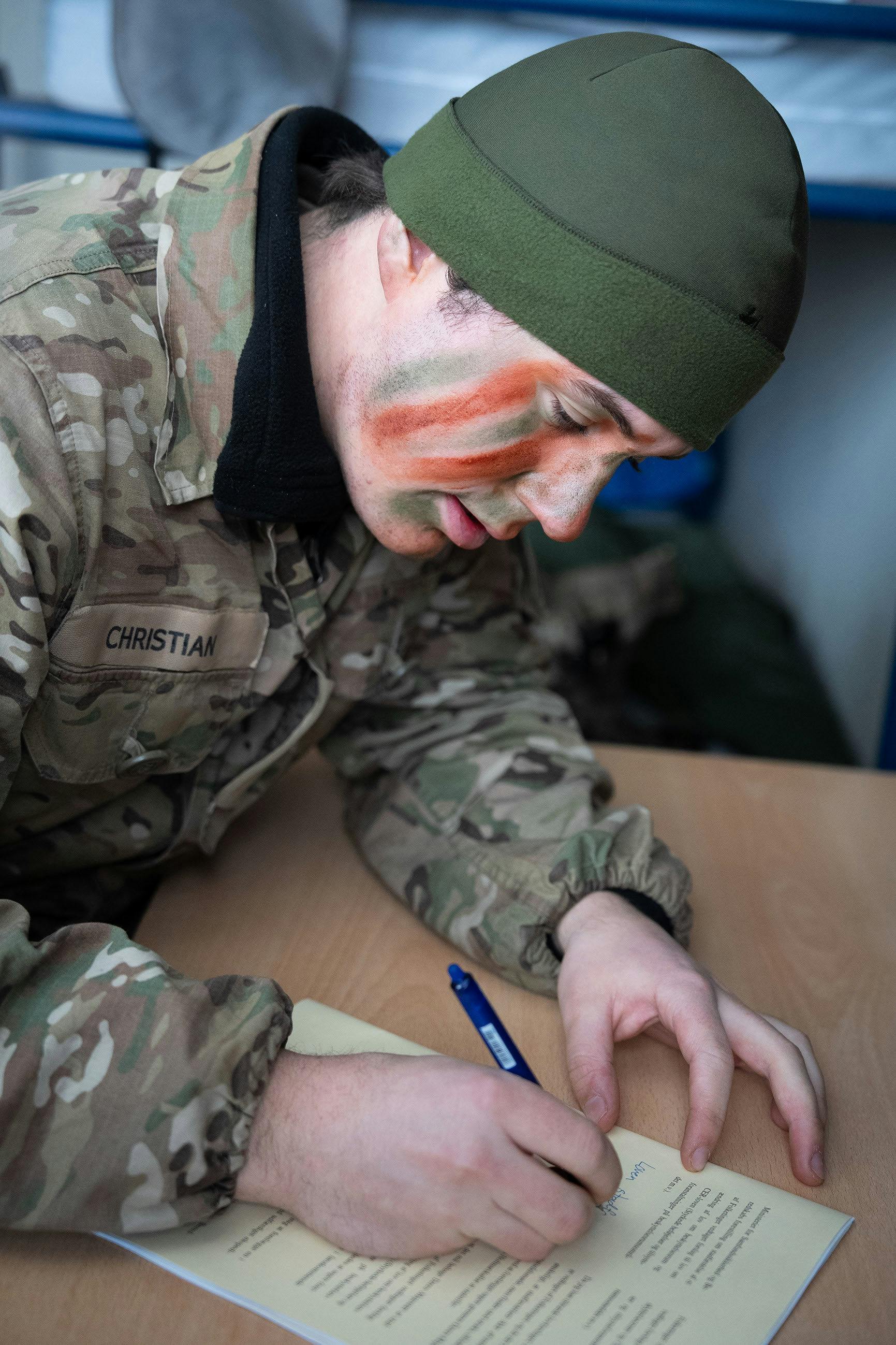 Kuglepennen blev fundet frem, da underskriften skulle sættes.