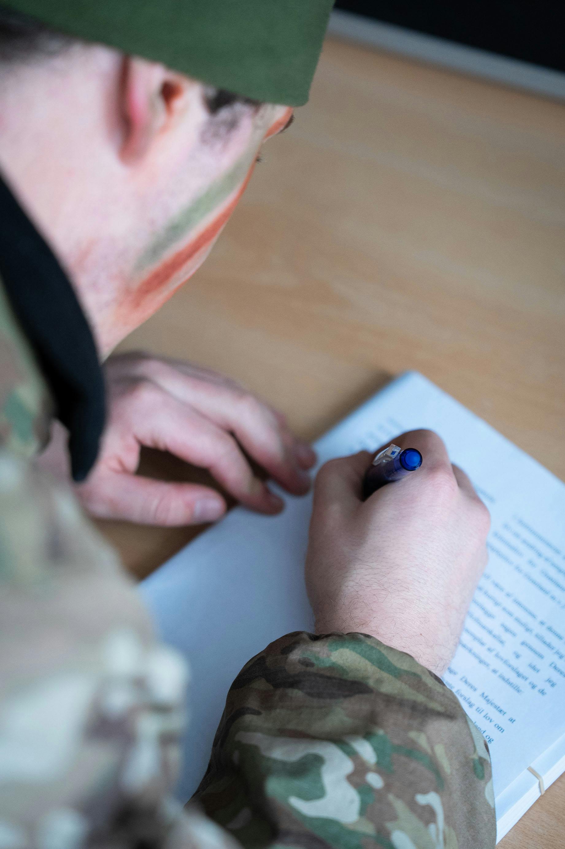 Kronprins Christian måtte holde en pause mellem dagens øvelser. 