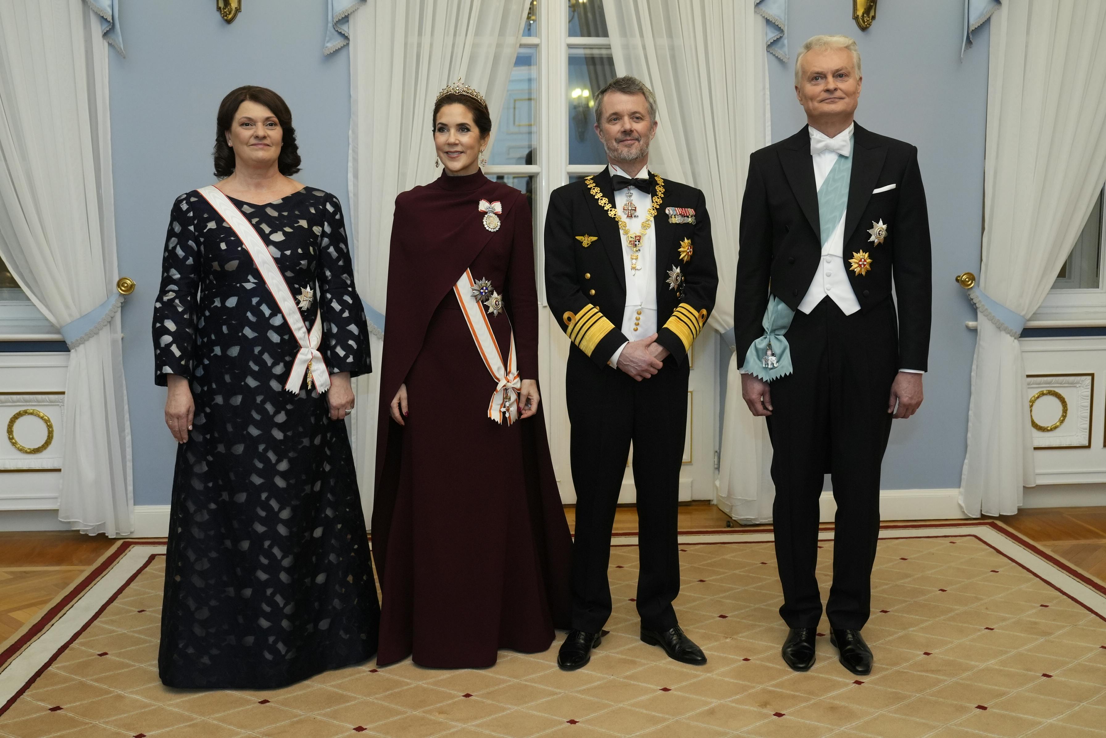 Dronning Mary og kong Frederik til statsbanket med det litauerske præsidentpar, Gitanas Nausėda og Diana Nausėdienė, i Vilnius.