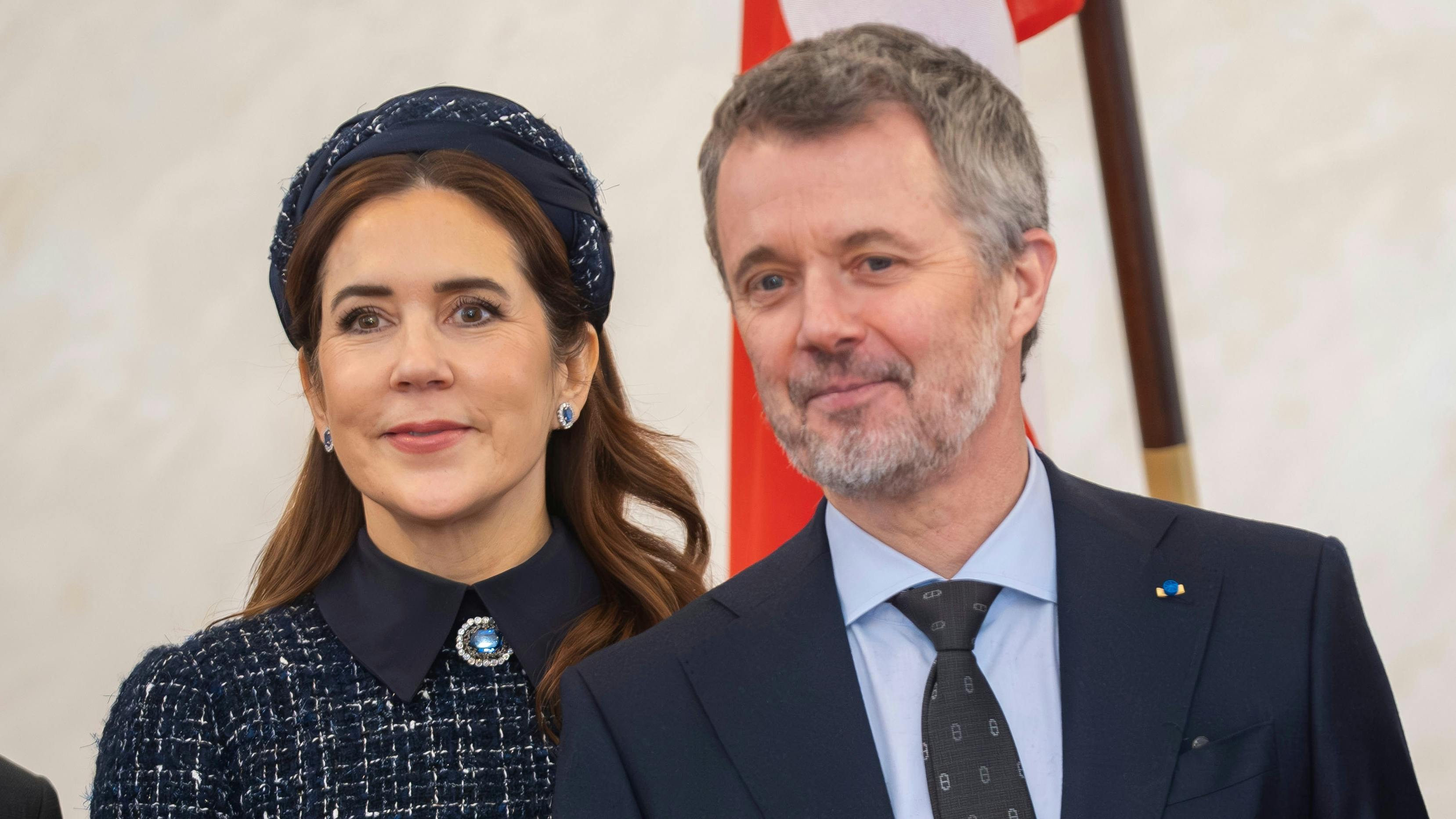 Dronning Mary og kong Frederik rejser til Australien. 