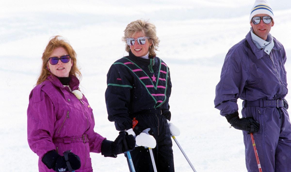 Hertuginde Sarah Ferguson, prinsesse Diana og prins Charles fotograferet i Klosters, Schweiz, den 9. marts 1988.