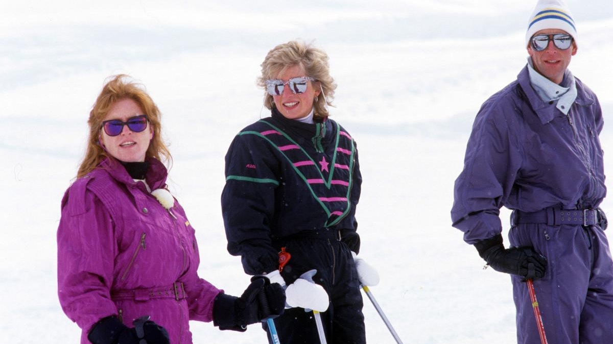 Hertuginde Sarah Ferguson, prinsesse Diana og prins Charles fotograferet i Klosters, Schweiz, den 9. marts 1988.