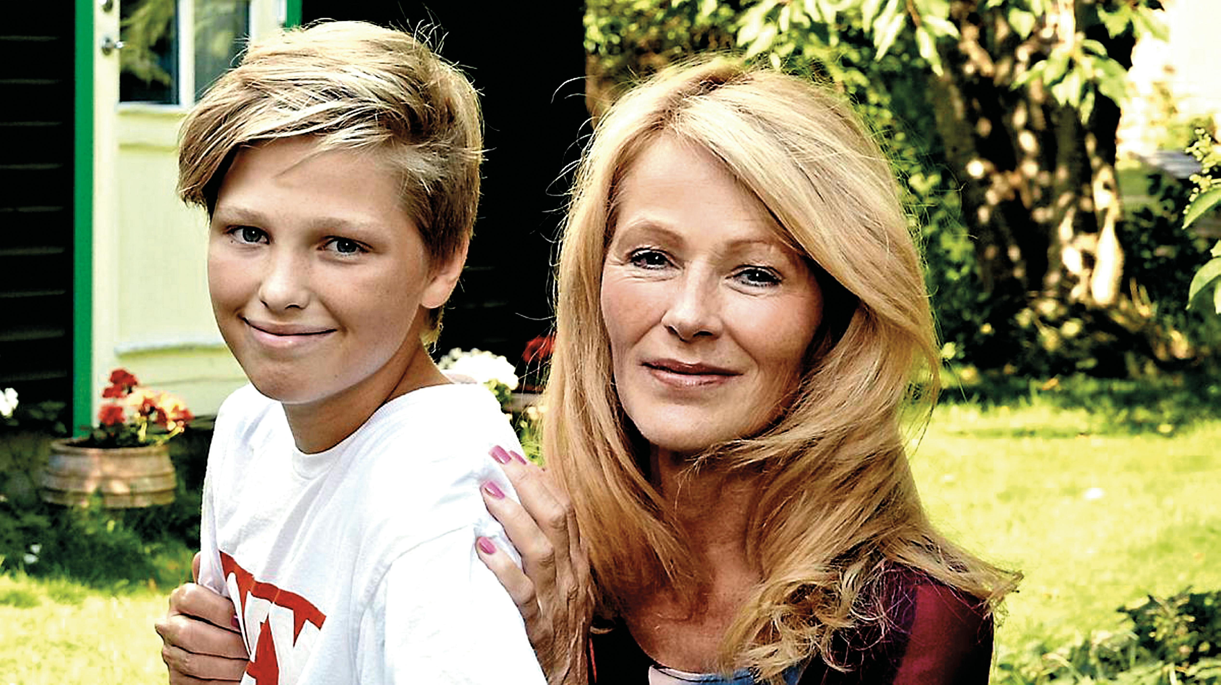 Oscar med sin elskede farmor i Tisvilde sommeren 2013.