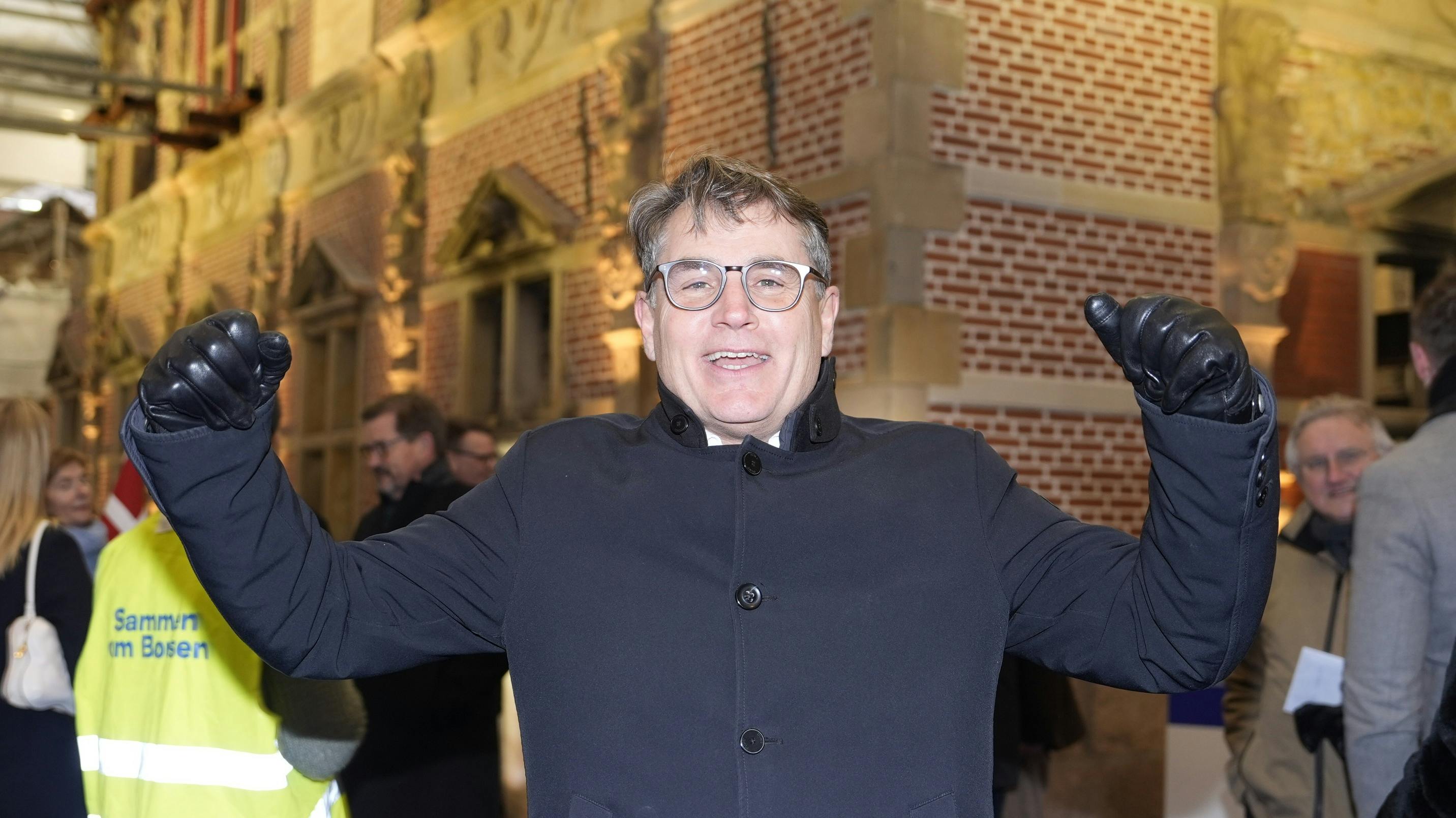 Fejringens hovedperson Brian Mikkelsen i hopla.