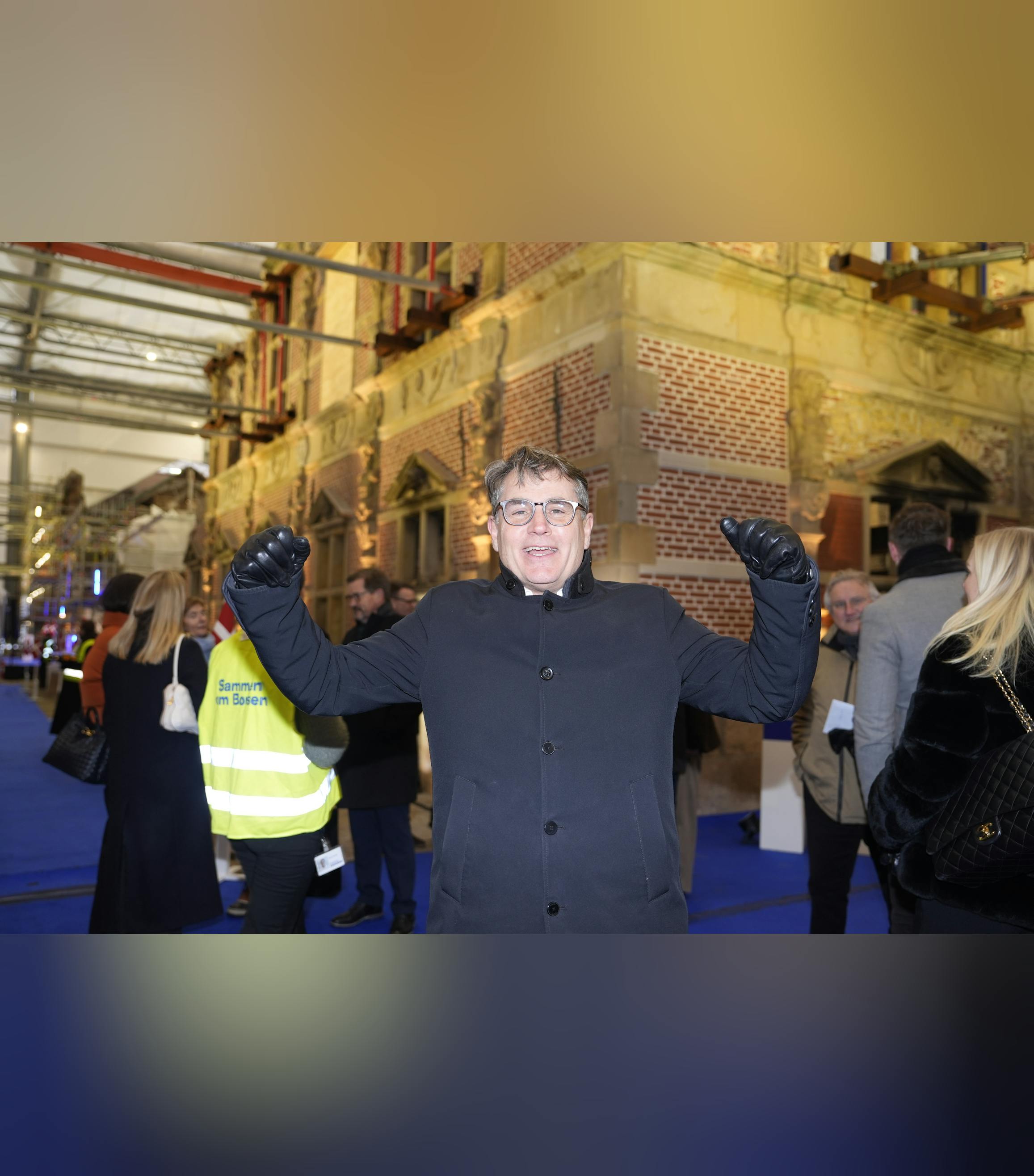 Brian Mikkelsen i hopla.