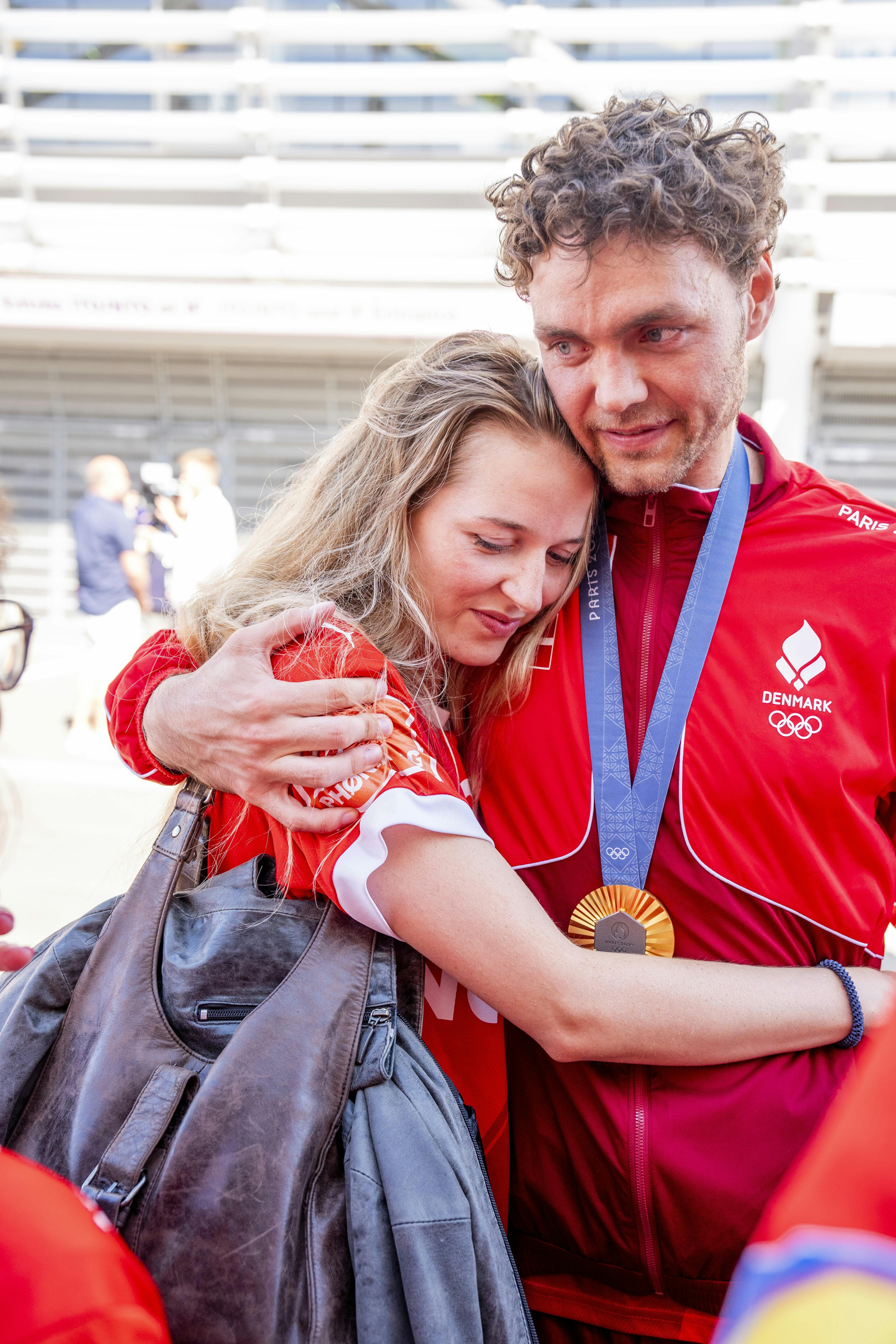 Da Niclas Kirkeløkke og håndboldherrerne vandt OL-guld i 2024, var hans kæreste Marie Hobitz med som støtte.