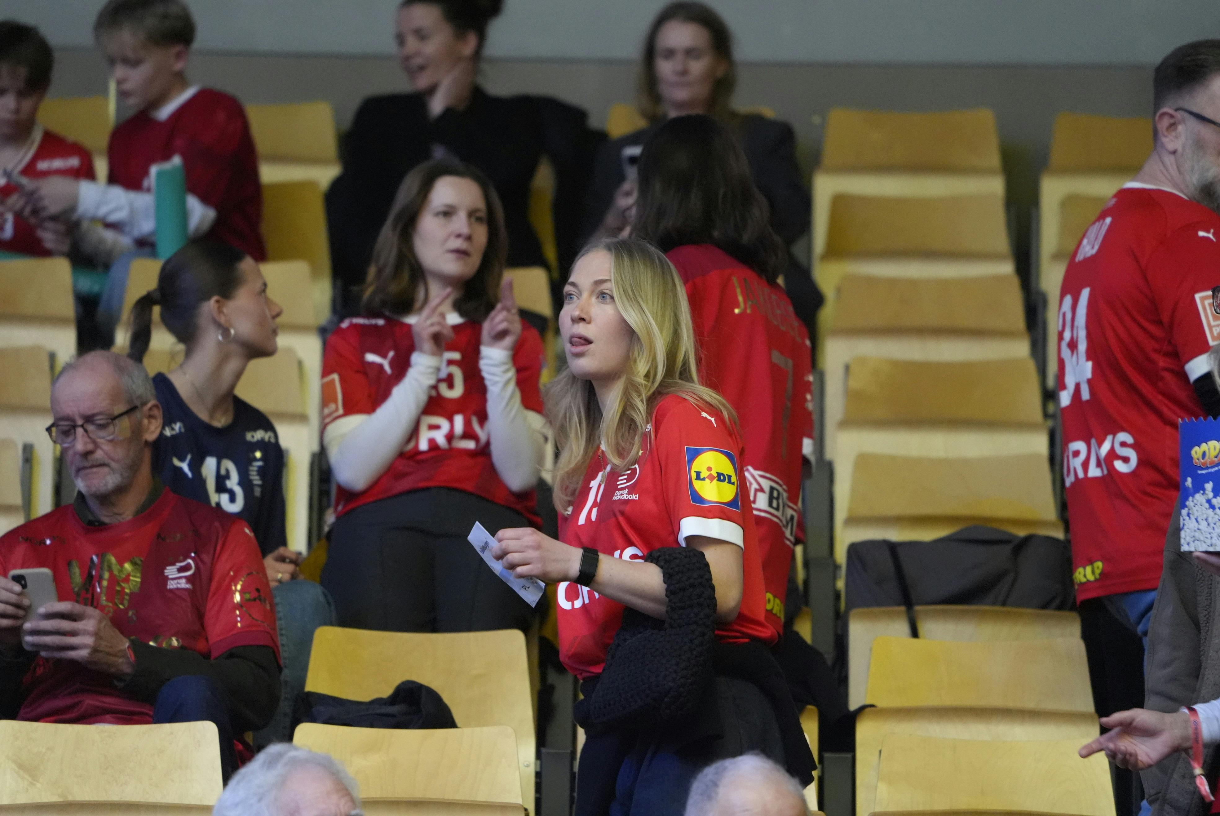 Mathias Gidsels kæreste, Katrine, var klar på lægterne.