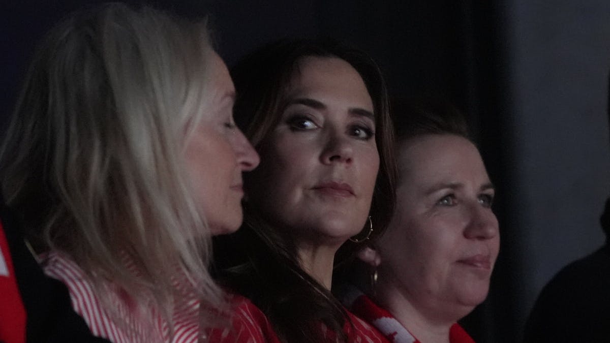 Dem sidder dronning Mary sammen med