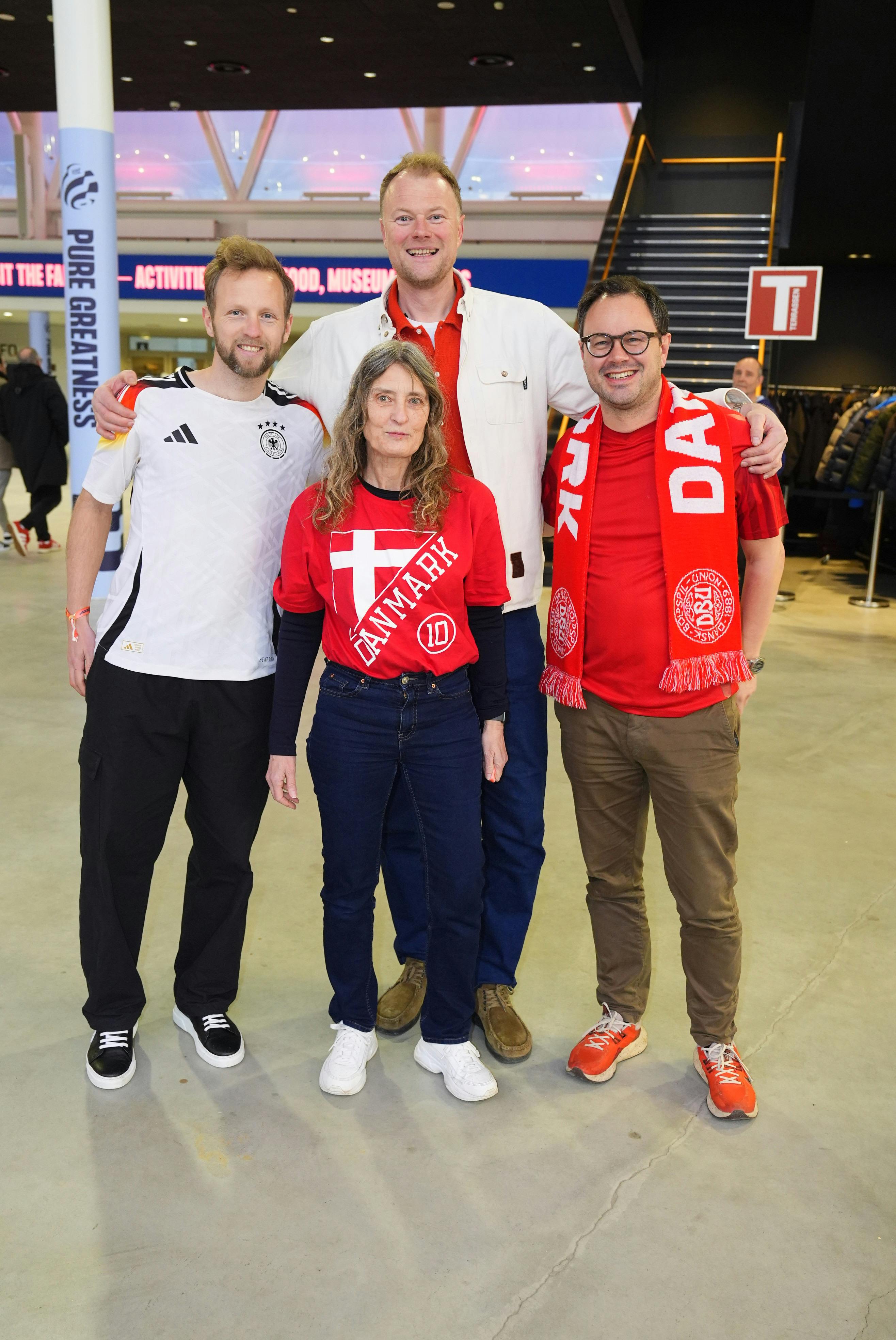 Christian Degn med svigermor i midten og vennerne Jonas (t.h.) og Björn (t.v.).