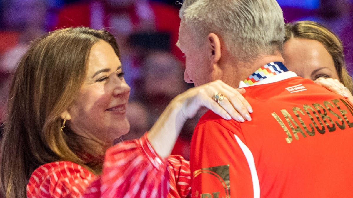Nikolaj Jacobsen og dronning Mary gav hinanden et stort kram efter EM-sejren.