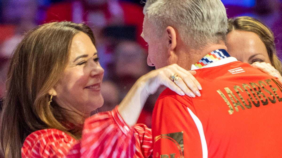 Nikolaj Jacobsen og dronning Mary gav hinanden et stort kram efter EM-sejren.