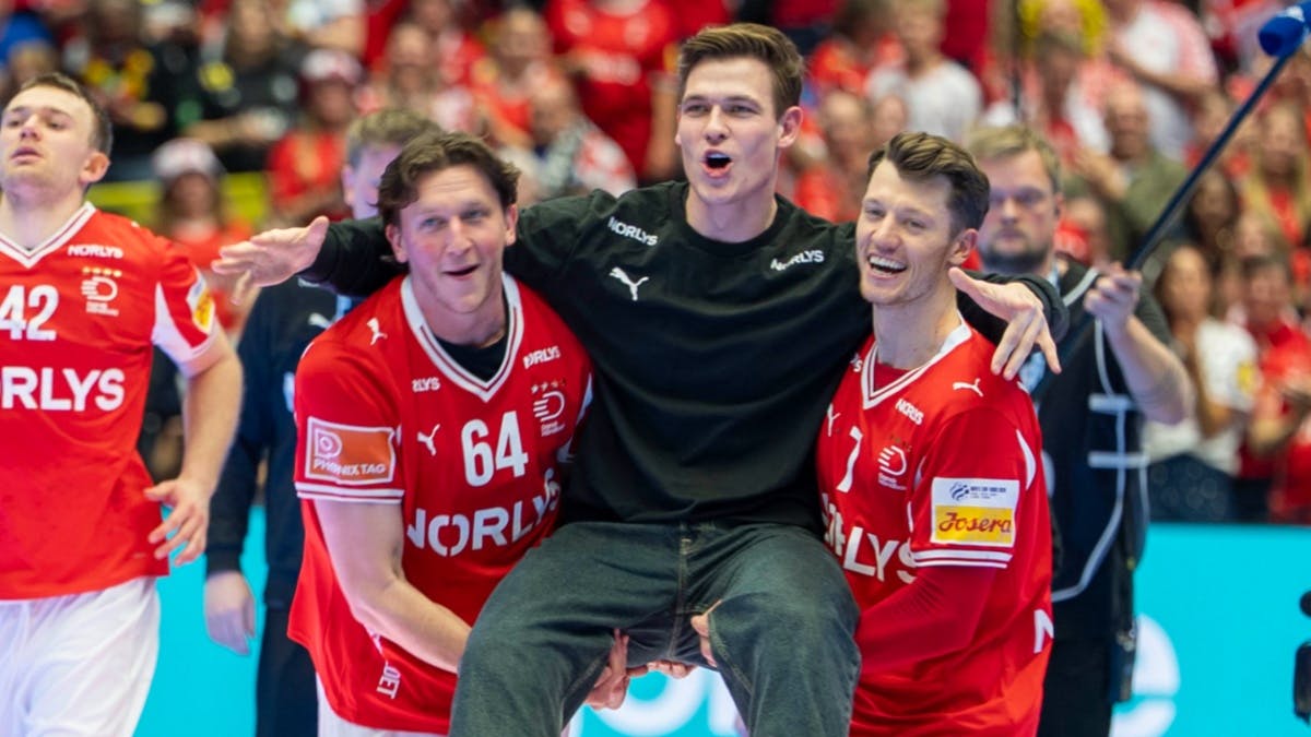 Lukas Jørgensen fik en tur i kongestolen, da publikum hyldede dem i Boxen.