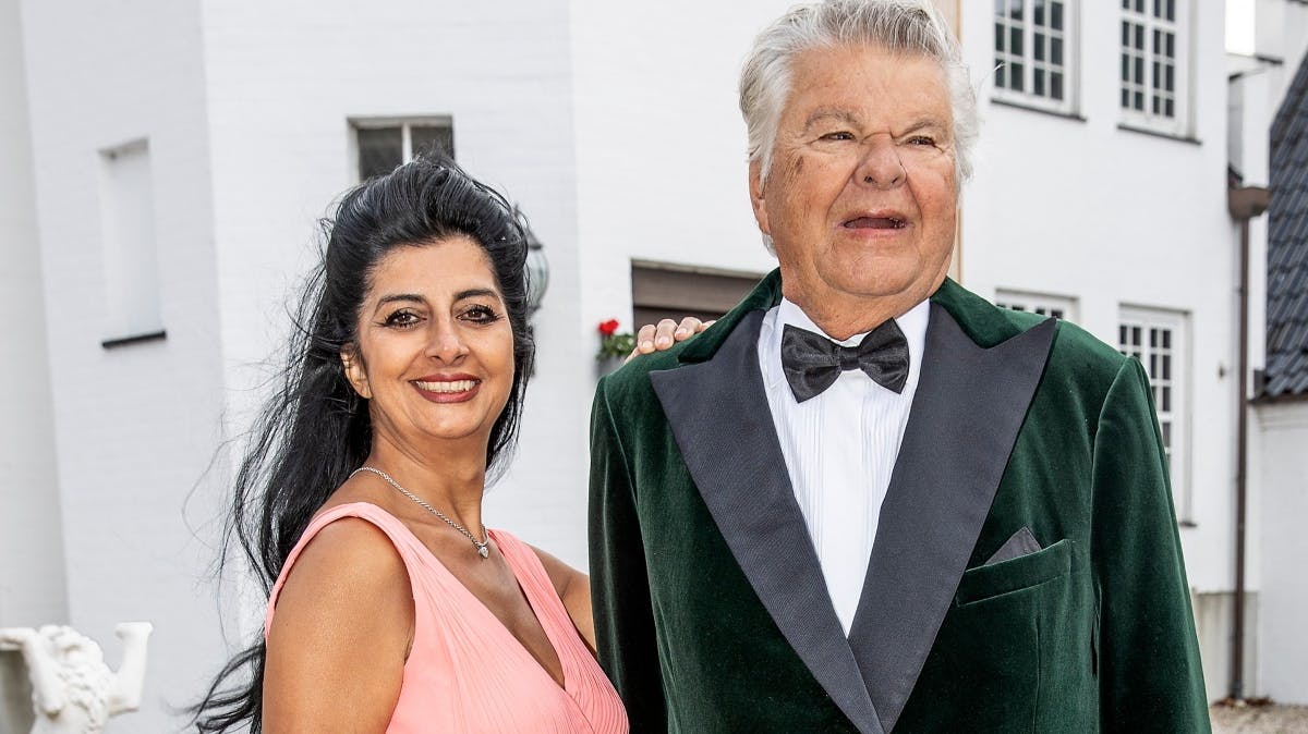 Susan Astani fremhæver sin mand Christian Kjær