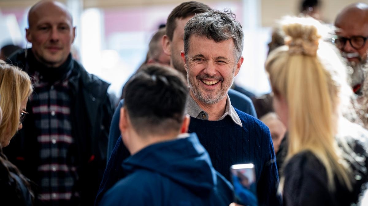 Kong Frederik til kaffemik i kulturhuset Katuaq i Nuuk den 29. april 2025.