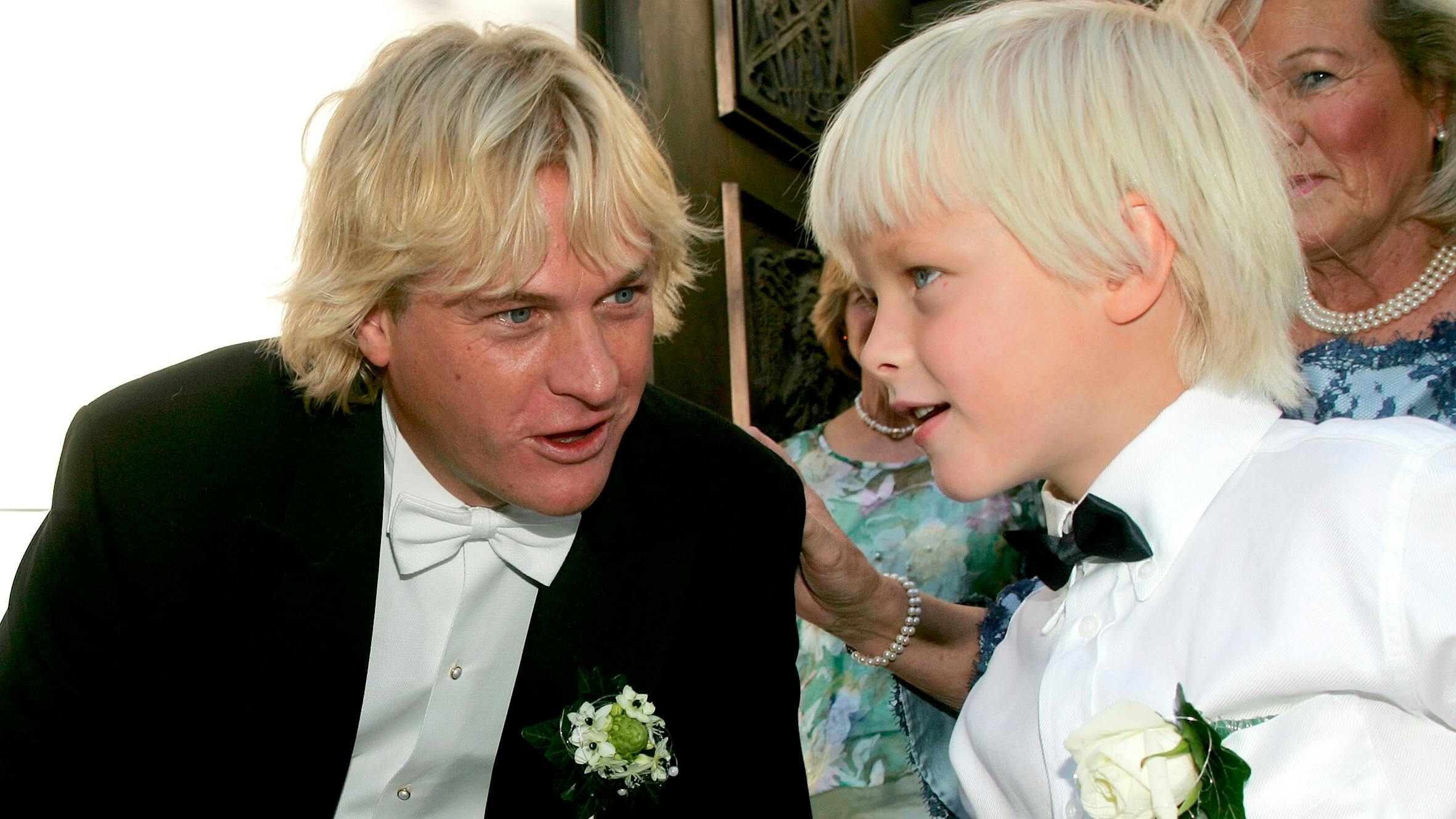 Morten Borg og Marius Borg Høiby fotograferet sammen, da Morten Borg i 2004 blev gift med Celine Maktabi.&nbsp;