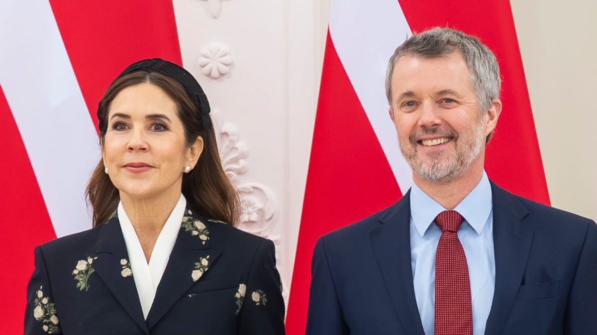 Kongeparret var forbi Dannebrog, der lige nu ligger på land.