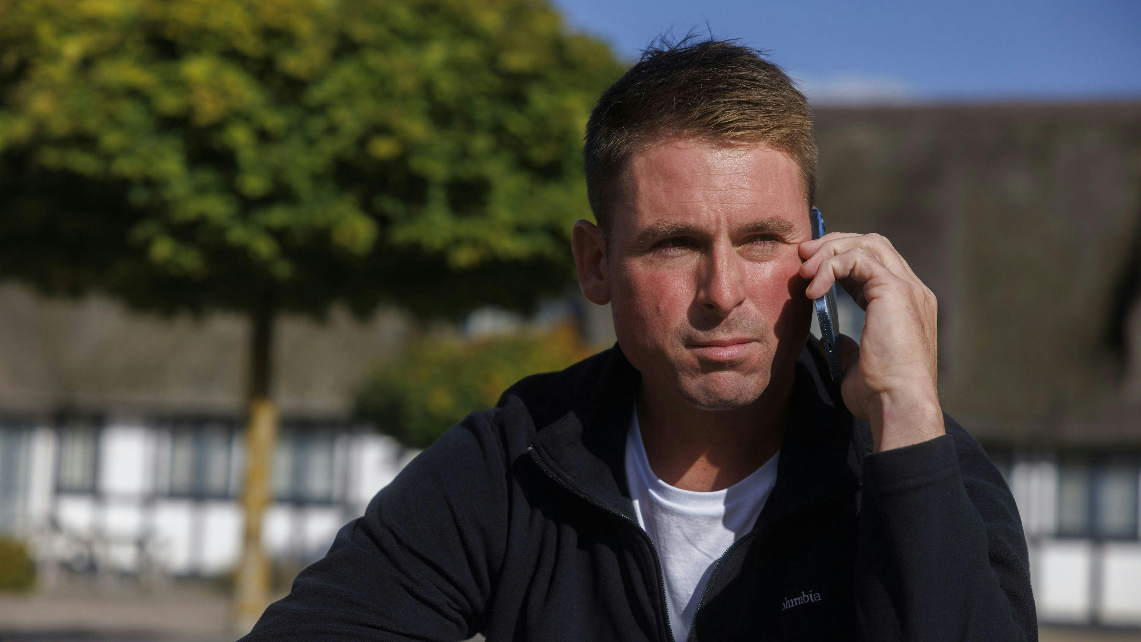 Brian har i første omgang inviteret tre kvinder med videre på date.