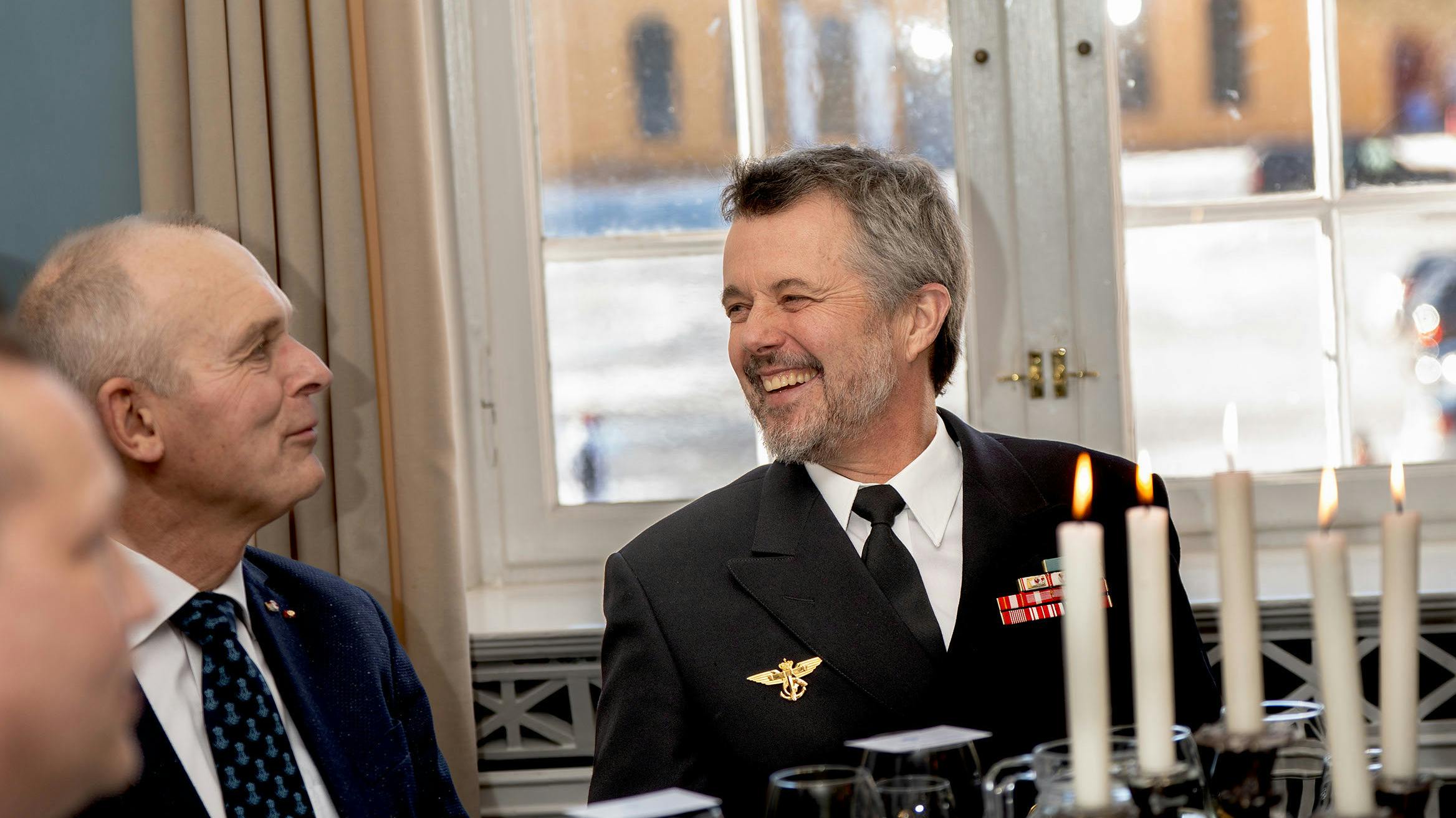 Kong Frederik til frokost i anledning af 225-året for indstiftelse af Søværnets Hæderstegn.