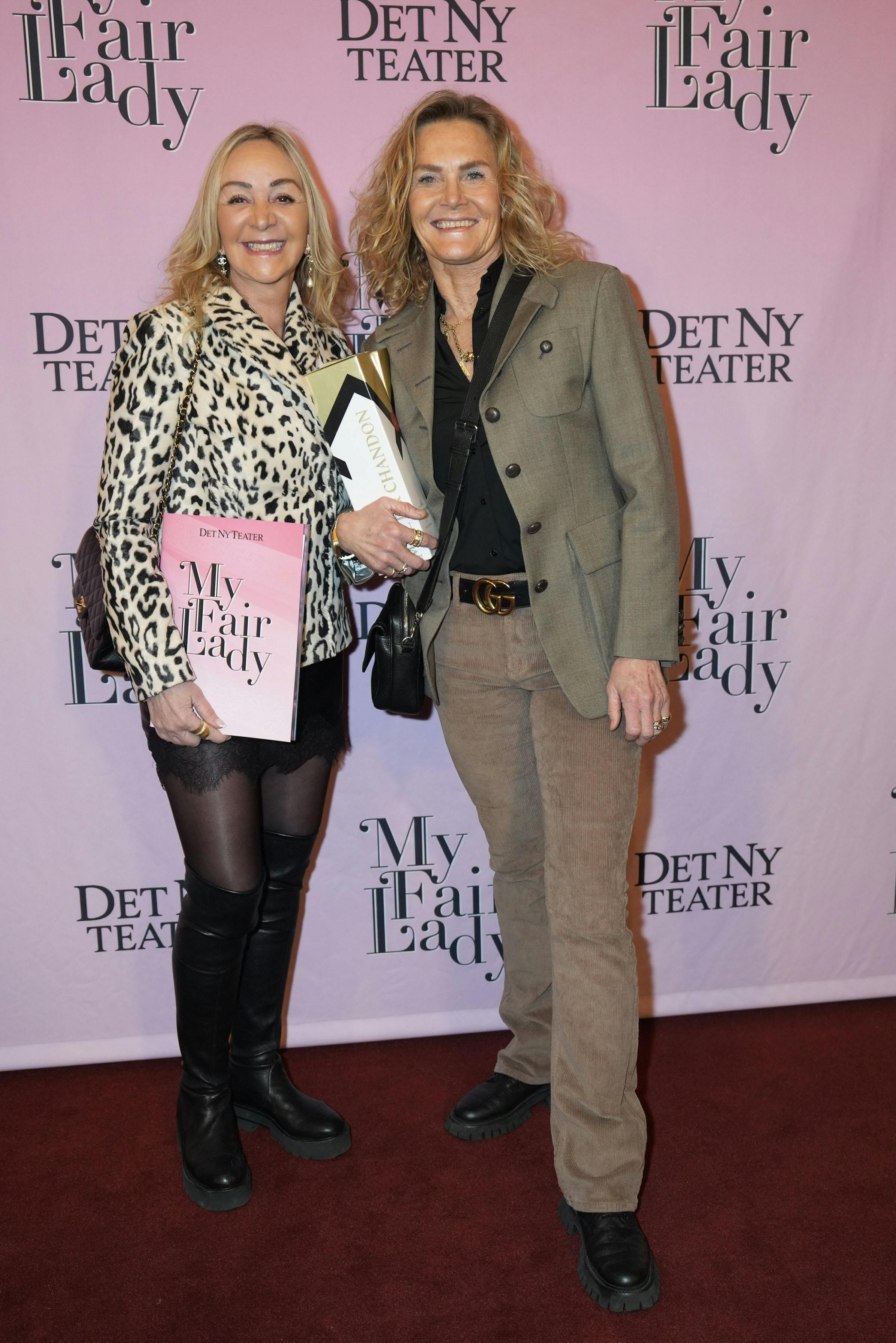 Charlotte Bircow Næss-Schmidt og Charlotte Bøving til musicalpremiere.