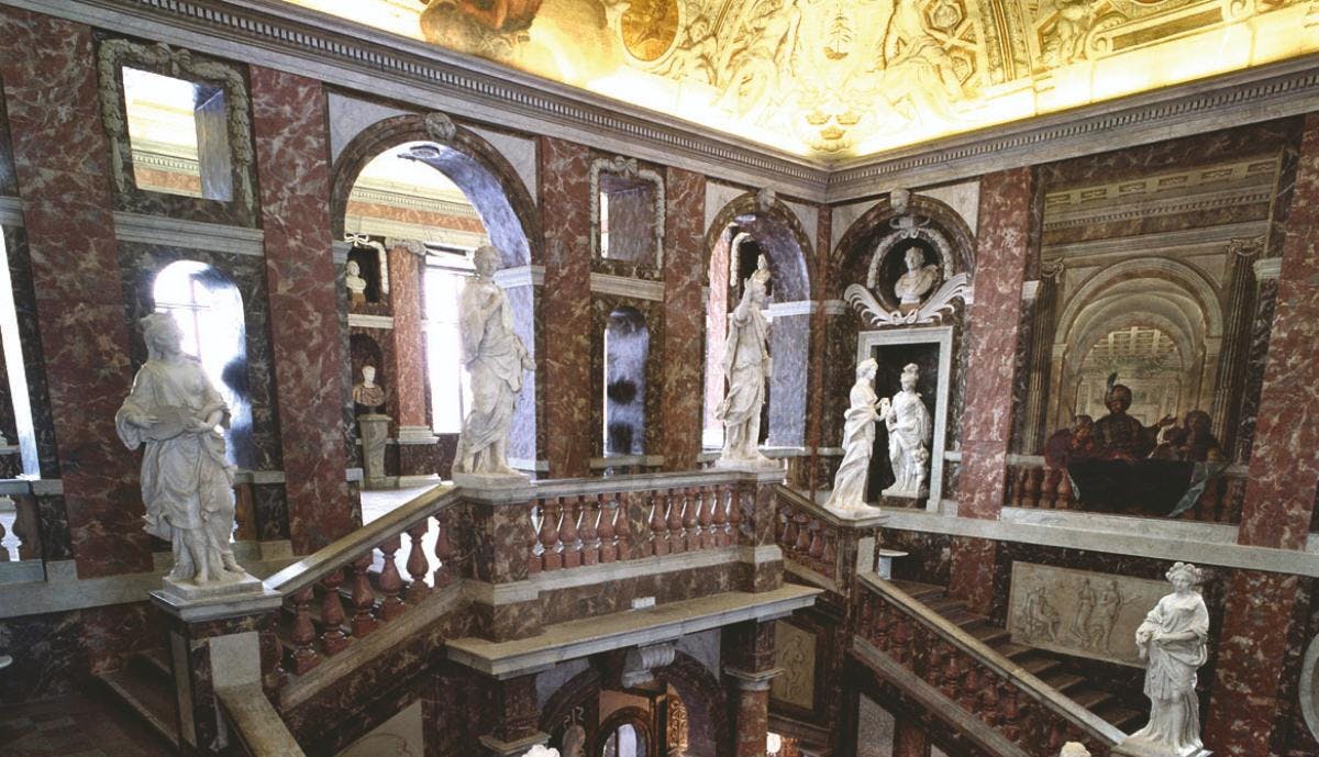 Den indvendige trappe på Drottningholm Slott.