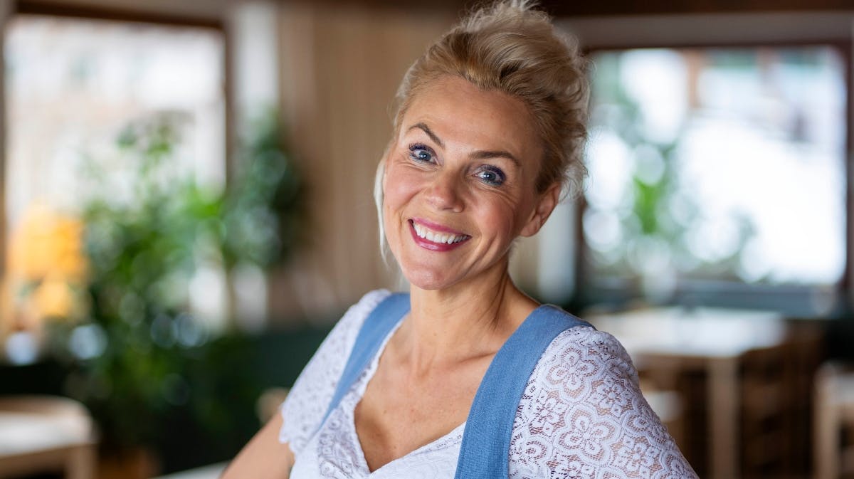 Lene Beier får besøg af "Landmand søger kærlighed"-stjerner