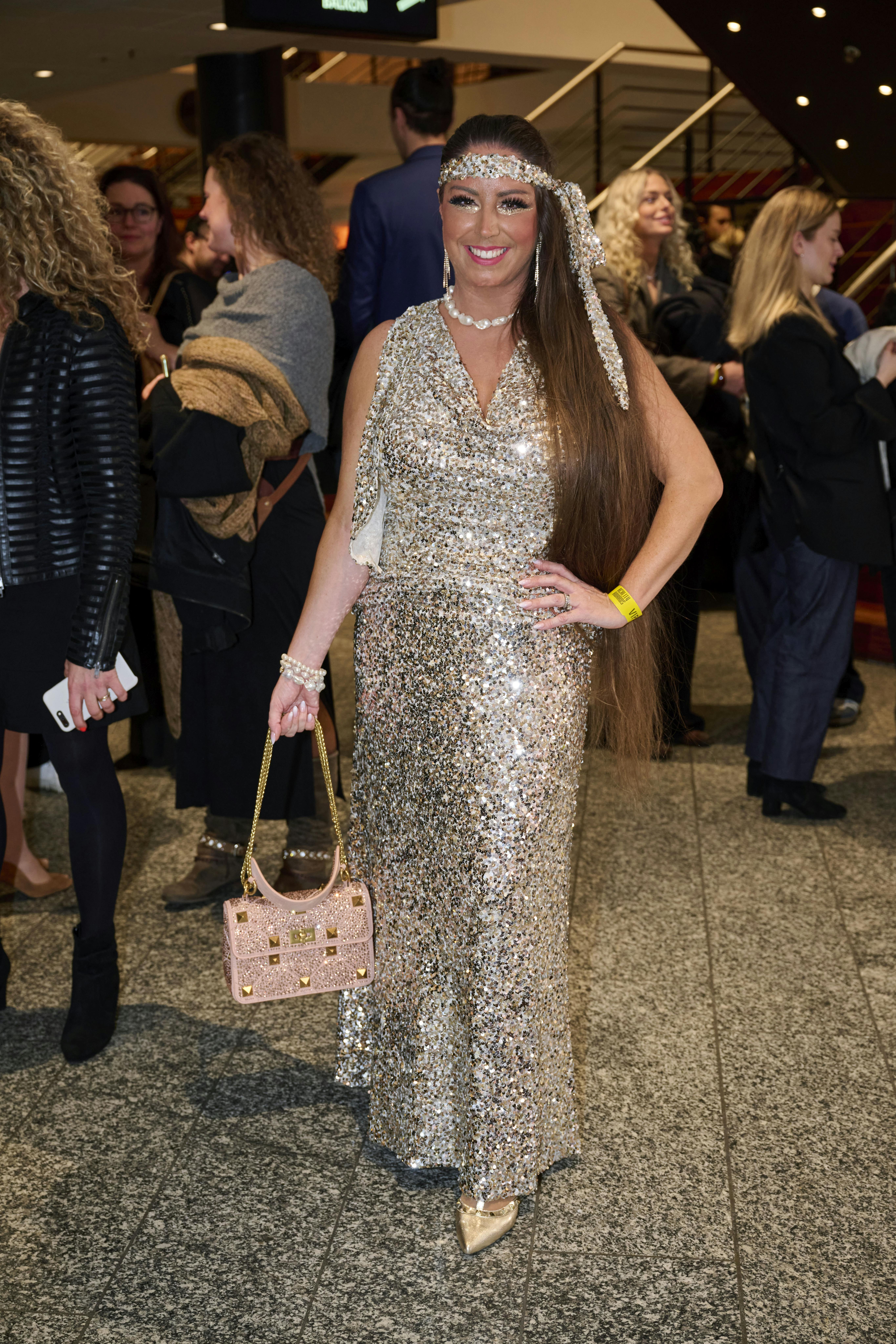 June Staun til Reality Awards i glittersæt naturligvis fra Staun.