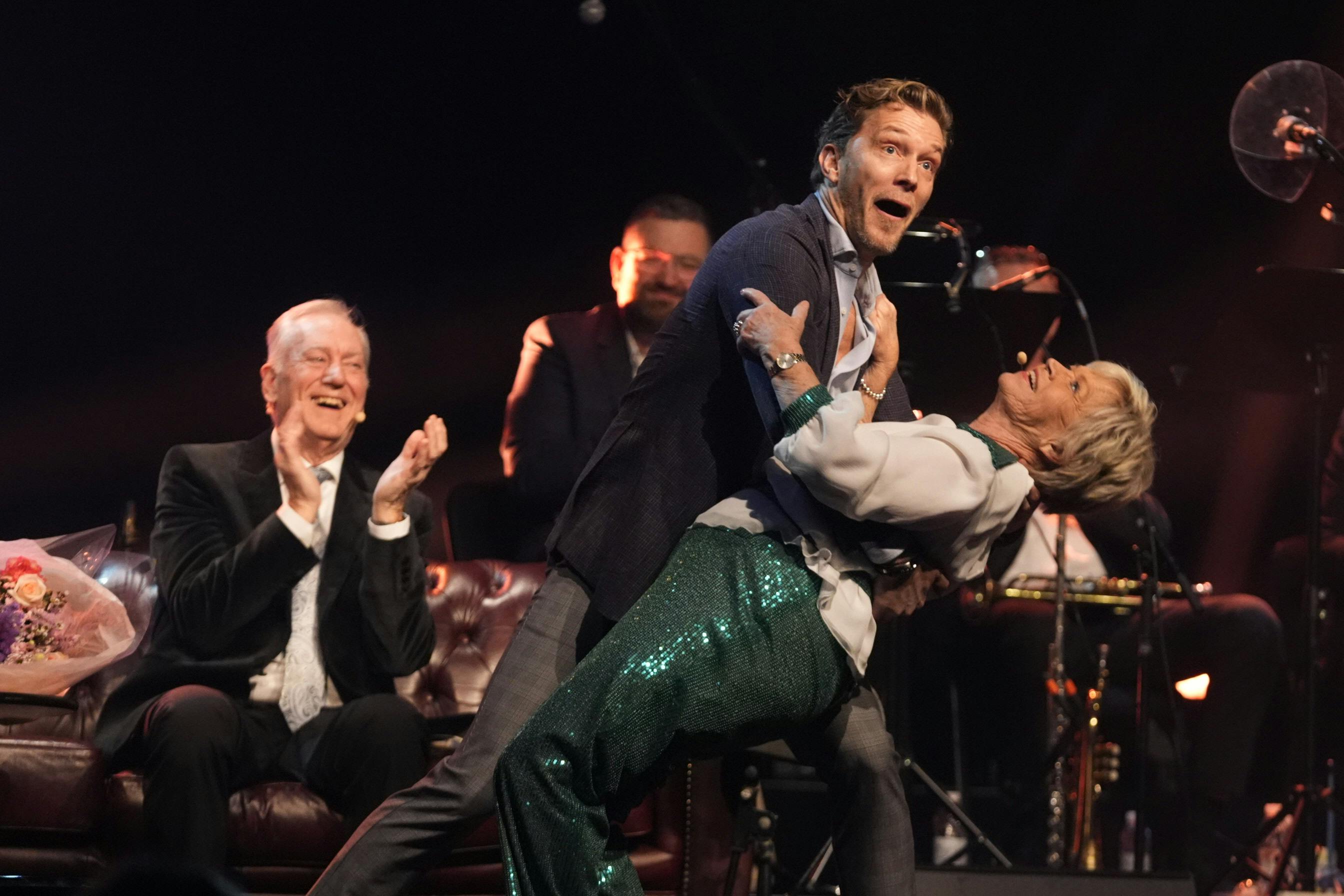 Michael Olesen og Hilda Heick i den cha cha cha.