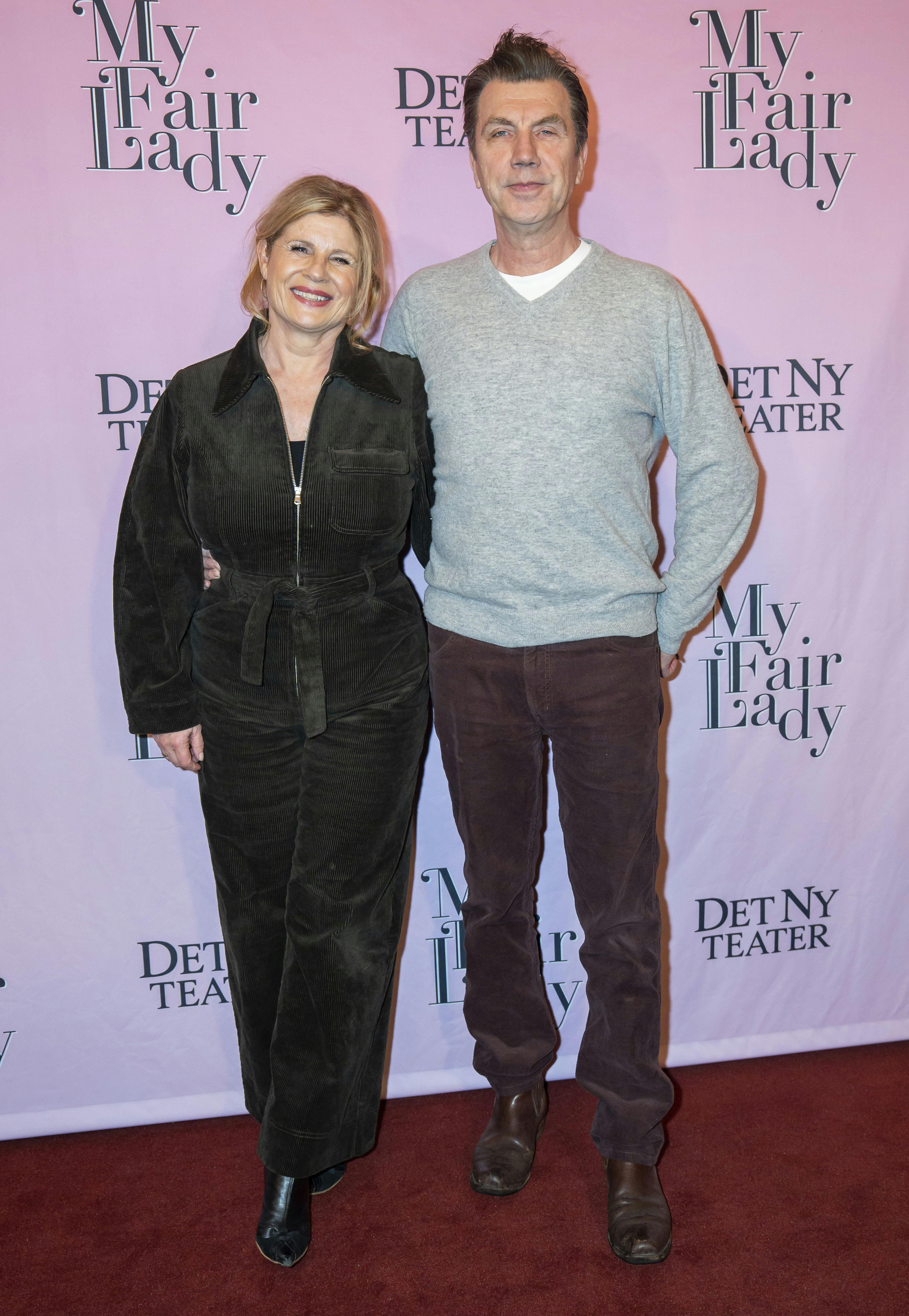 Skuespilleren Jesper Lohmann og kæresten Lise har udskudt deres bryllup flere gange.