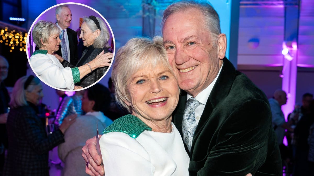 Familie og kendte venner uddelte kram efter Keld og Hilda Heicks afskedskoncert